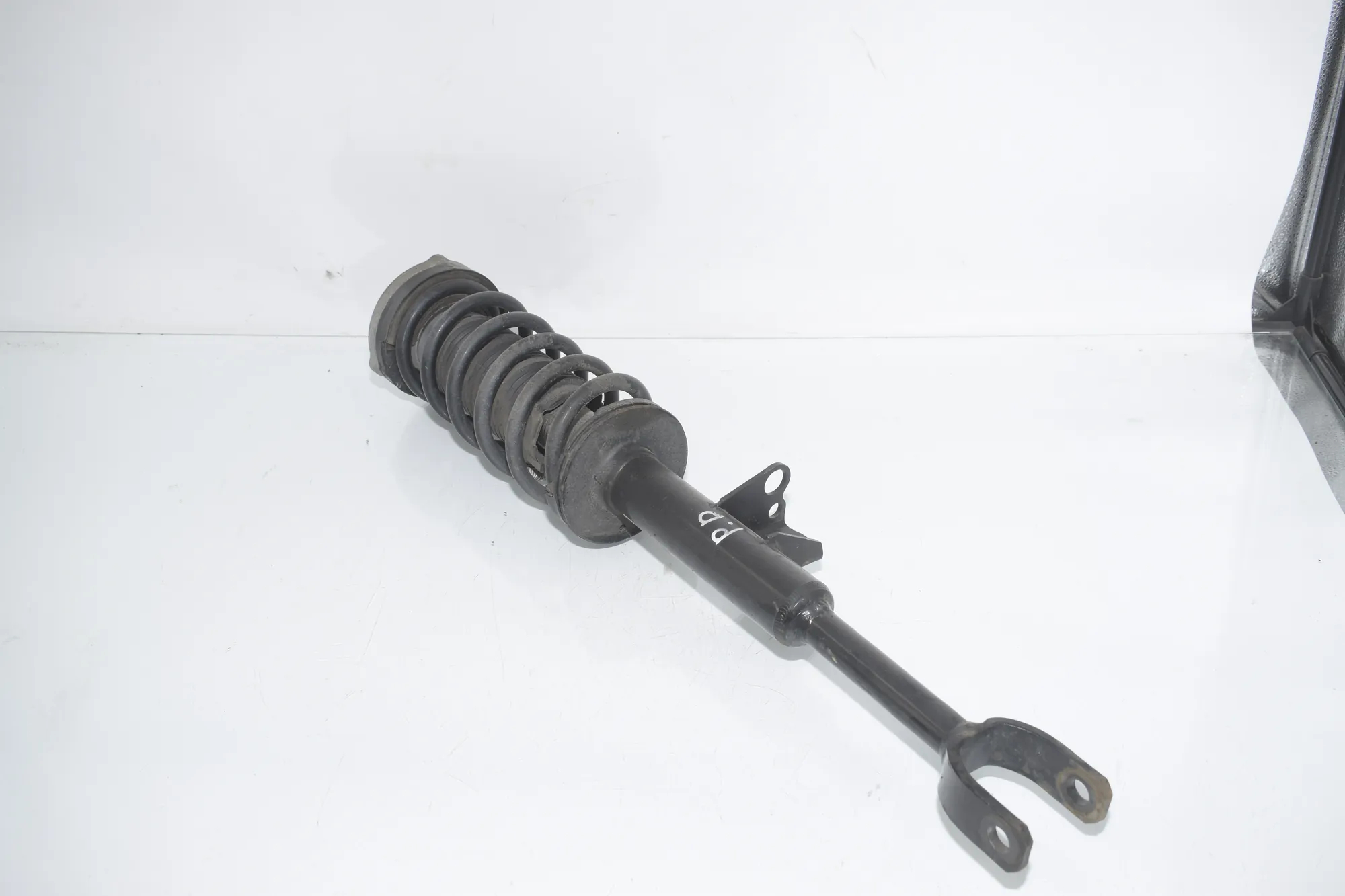 Front Right Shock Absorber – OEM 6896026 · BMW 5 Touring (G31) (2017 - -) 520 d 2019 – 2
