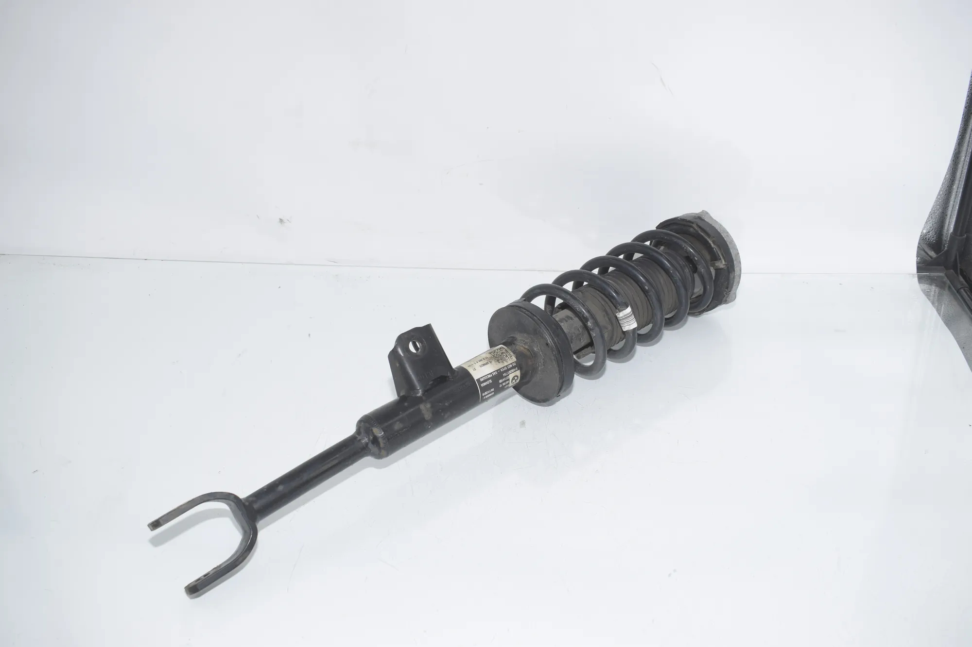 Front Right Shock Absorber – OEM 6896026 · BMW 5 Touring (G31) (2017 - -) 520 d 2019 – 3