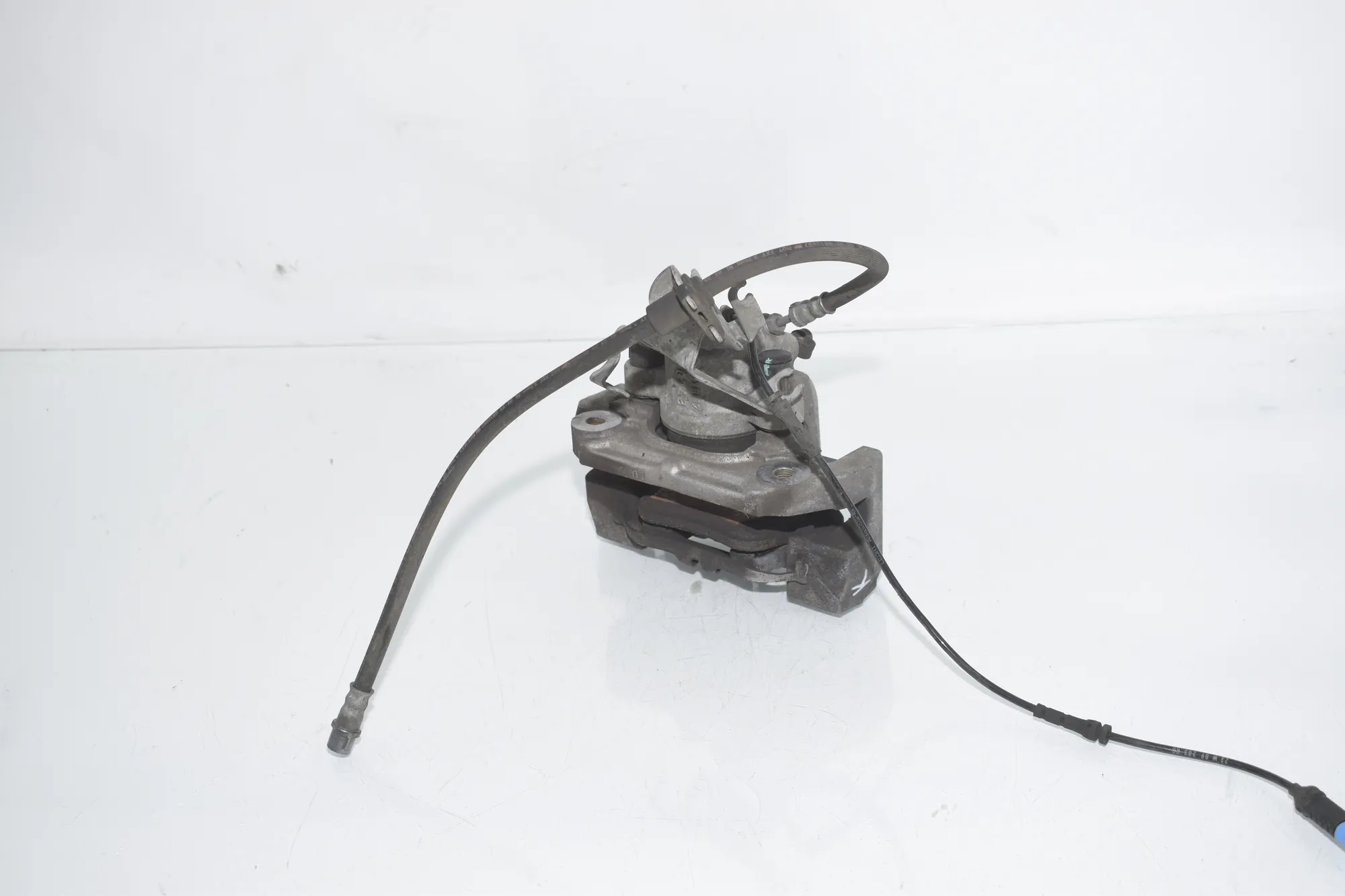 Front Left Brake Caliper – OEM 6875131 · BMW 3 Touring (G21) (2019 - -) 318 i 2023 – 2