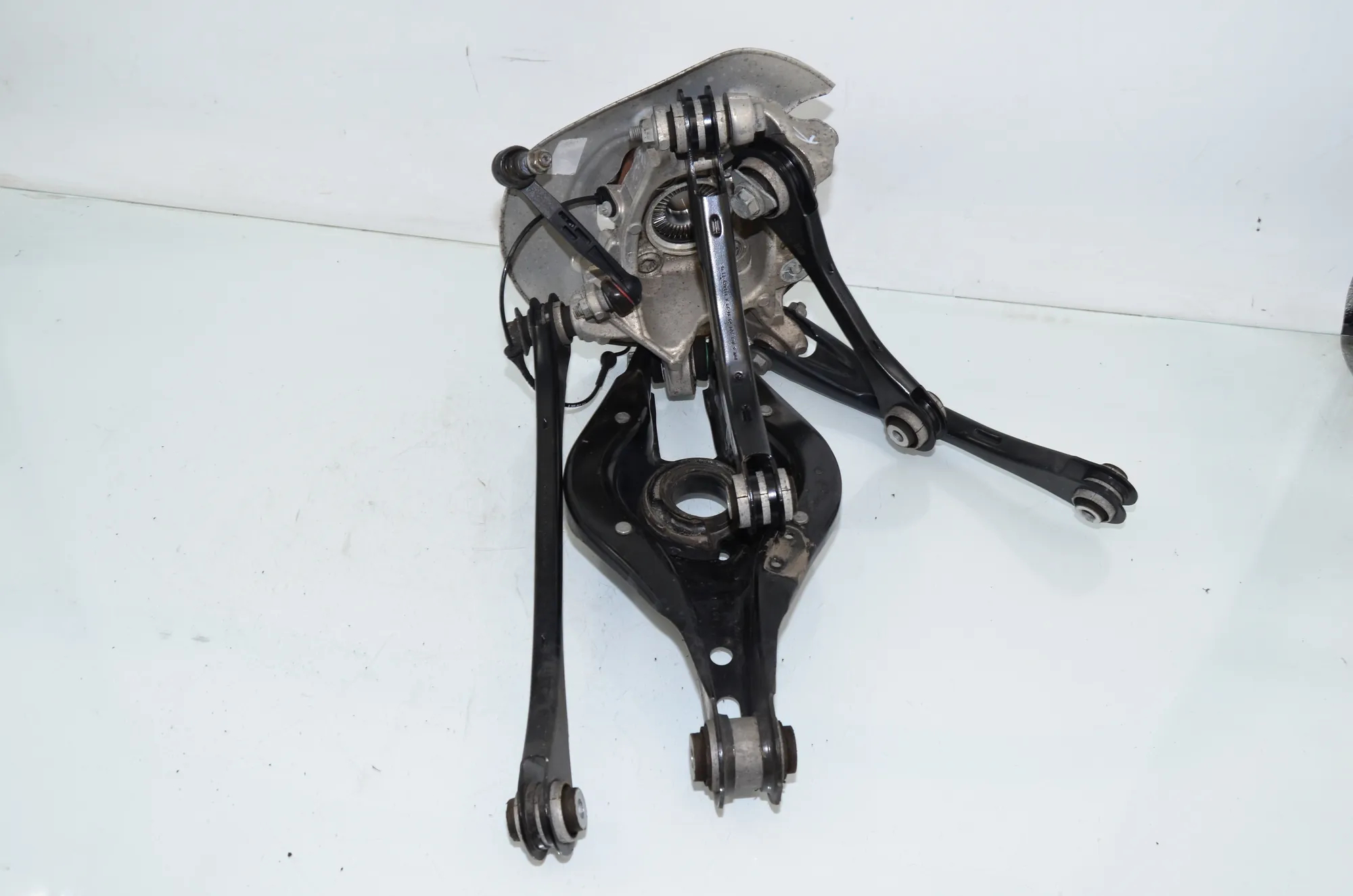 Rear Left Wheel Hub Spindle – OEM 6898479 · BMW 3 Touring (G21) (2019 - -) 318 i 2023 – 4