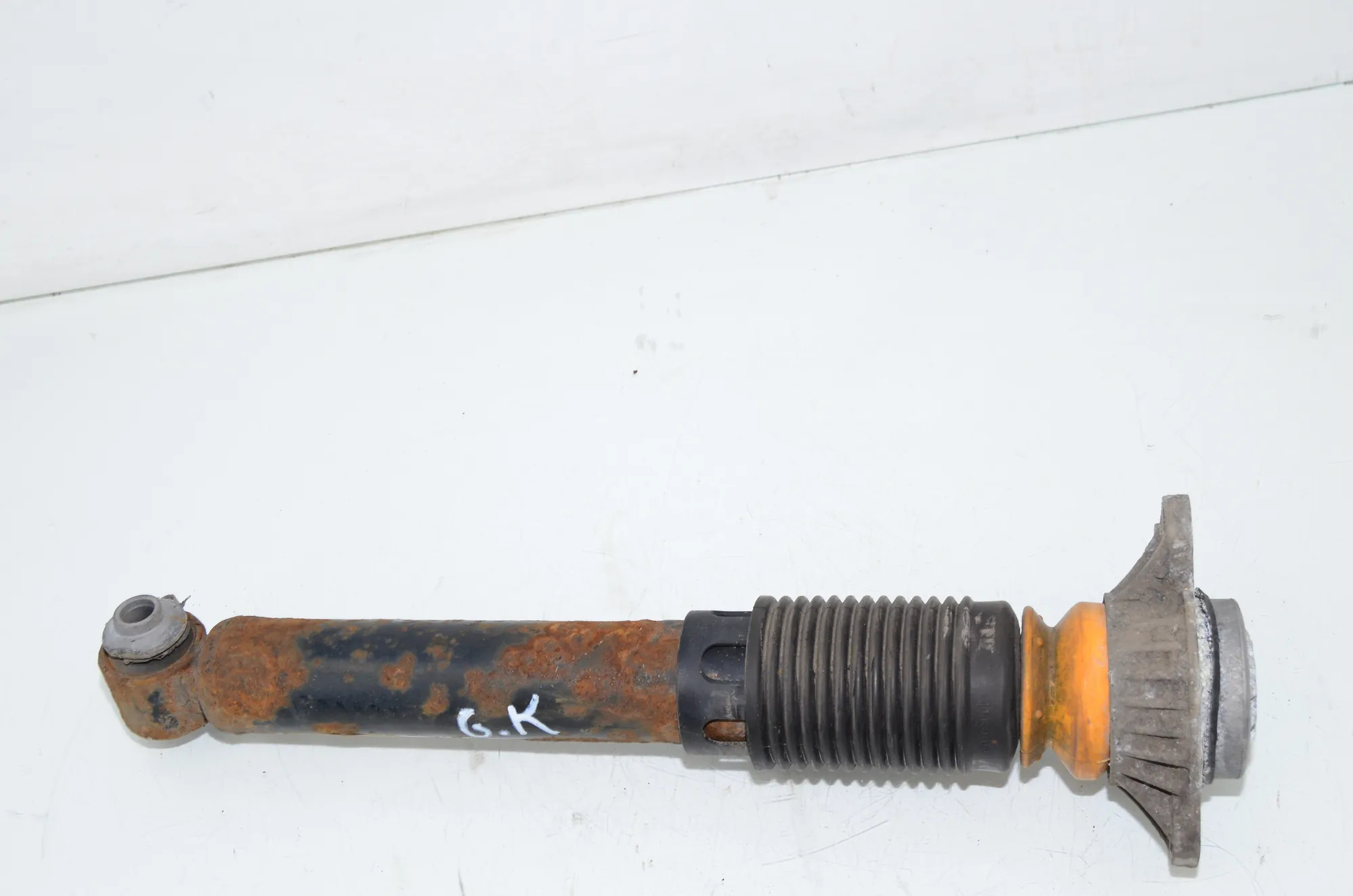 Rear Left Shock Absorber – OEM 6797772 · BMW 5 Touring (F11) 530 d xDrive 2011 – 3
