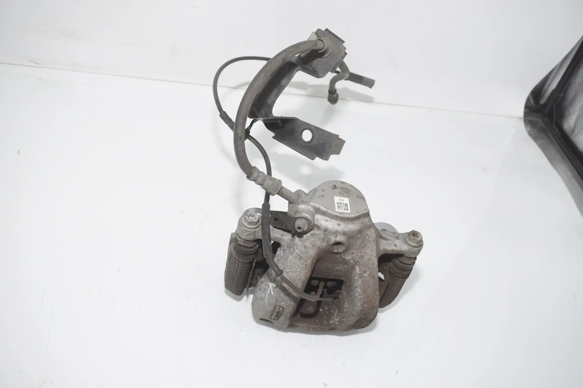 Front Left Brake Caliper – OEM 6860269 · BMW i3 (I01) s Electric 2020 – 2