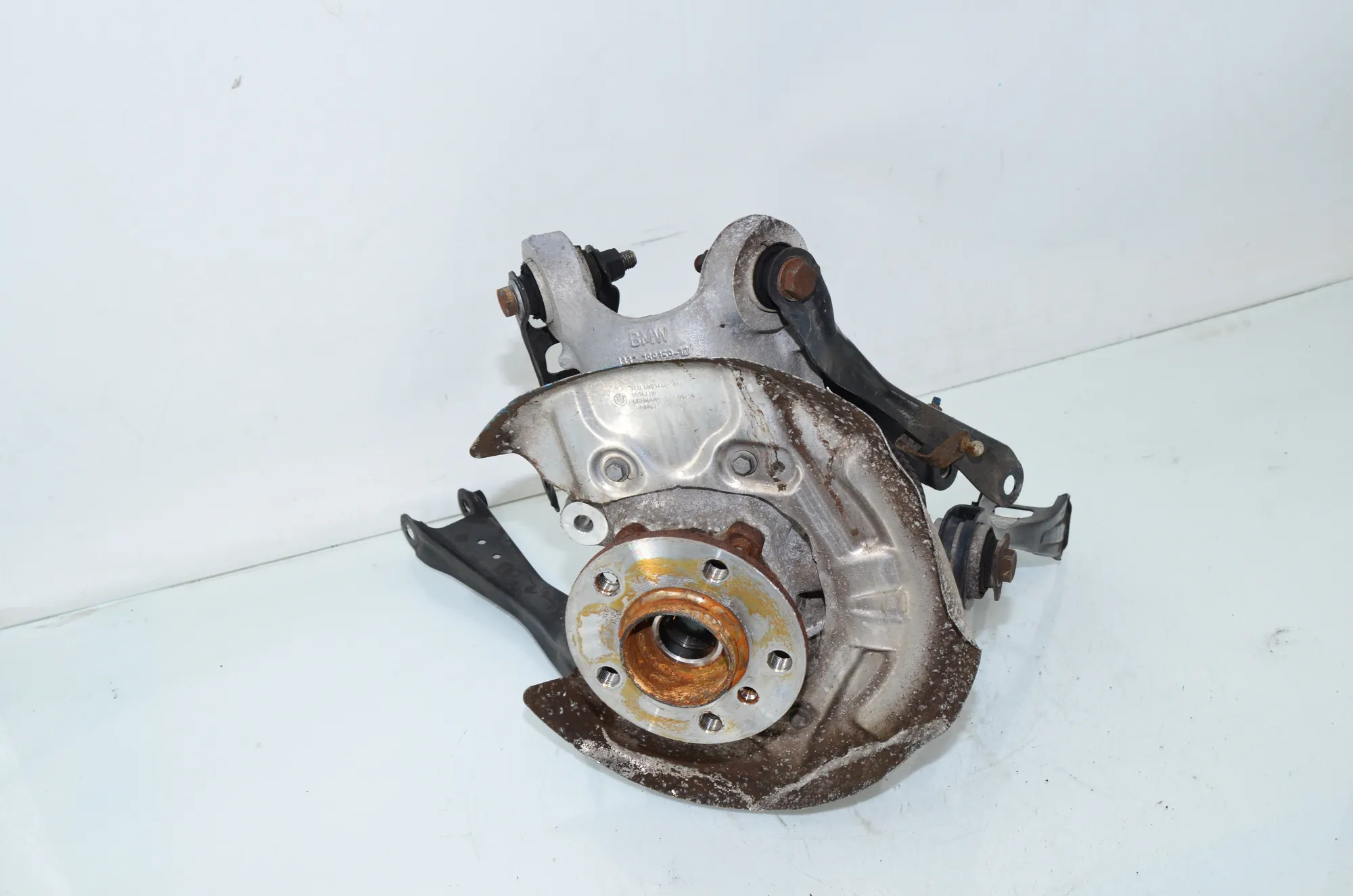 Rear Left Wheel Hub Spindle – OEM 6852161 · BMW i3 (I01) s Electric 2020