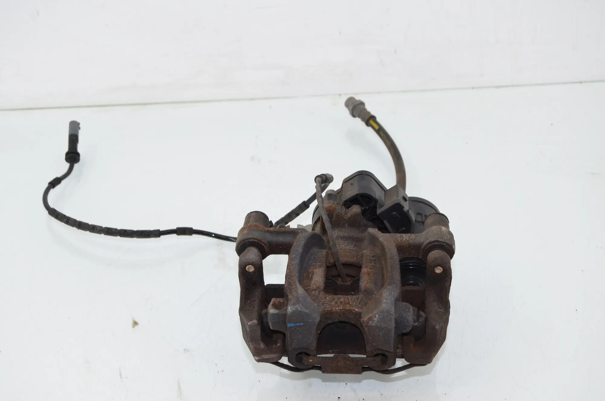 Rear Right Brake Caliper – OEM 6883020 · BMW i3 (I01) s Electric 2020