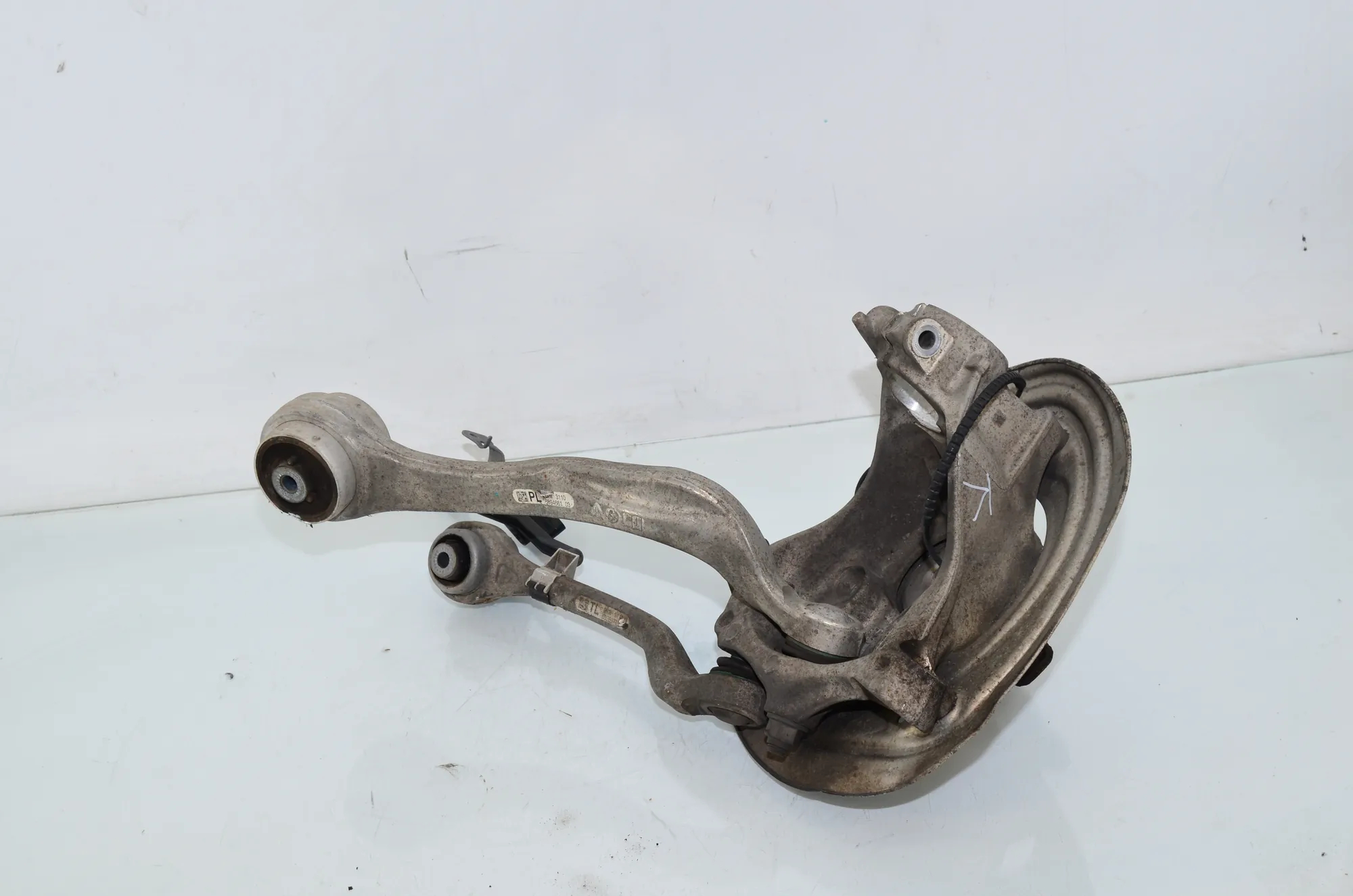 Front Left Wheel Hub – OEM 6878609 · BMW 3 Touring (G21) (2019 - -) 318 d 2021 – 2