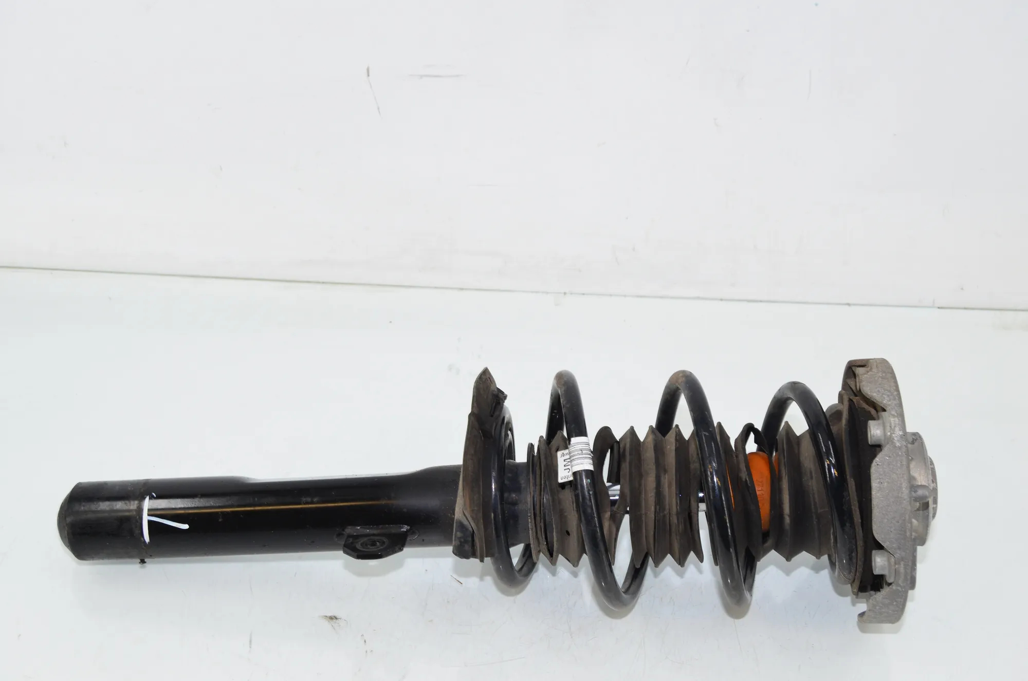 Front Left Shock Absorber – OEM 6861691 · BMW X1 (F48) xDrive 18 d 2017