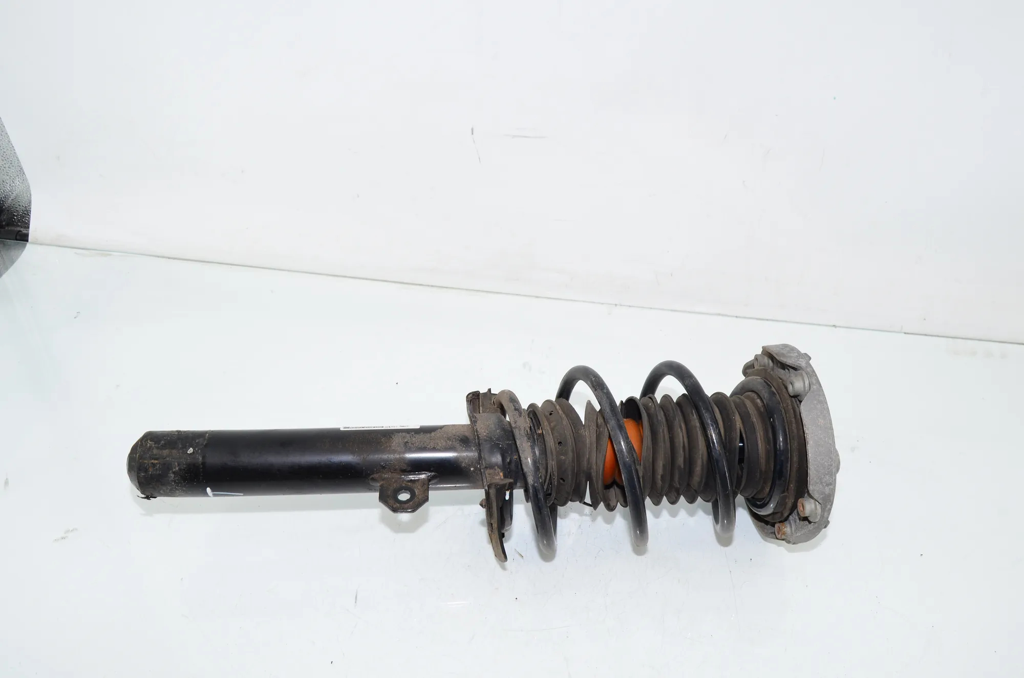 Front Right Shock Absorber – OEM 6861692 · BMW X1 (F48) xDrive 18 d 2017 – 3
