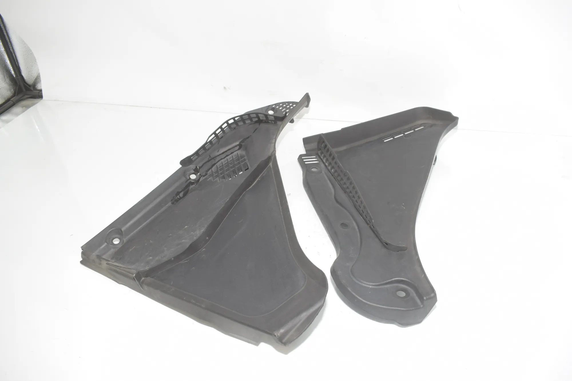 Front Wiper Cowl Trim – OEM 6987605 · BMW 6 Gran Coupe (F06) 640 d 2012