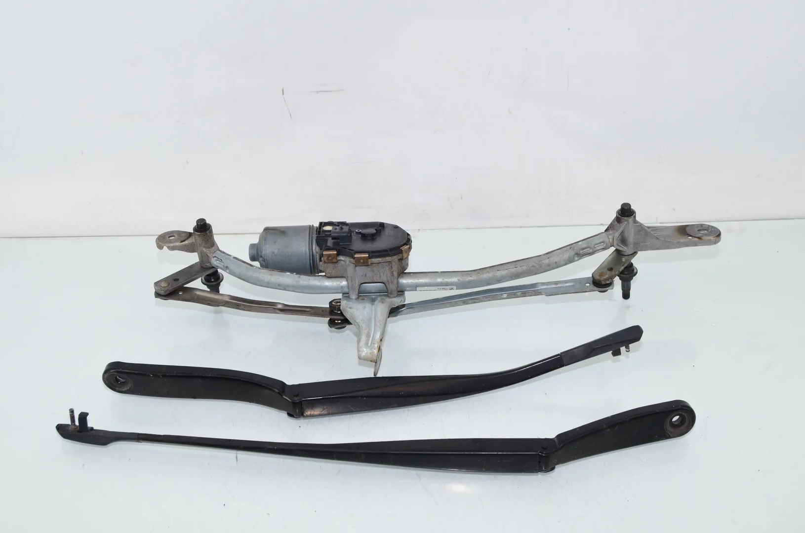 Front Windshield Wiper Mechanism – OEM 7306272 · BMW 6 Gran Coupe (F06) 640 d 2012