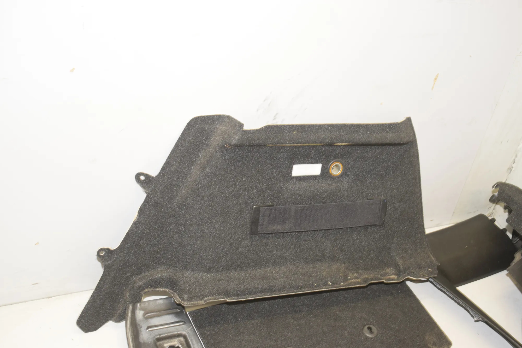 Trunk Trim Kit – OEM 7314755 · BMW i3 (I01) Hybrid 2014 – 3