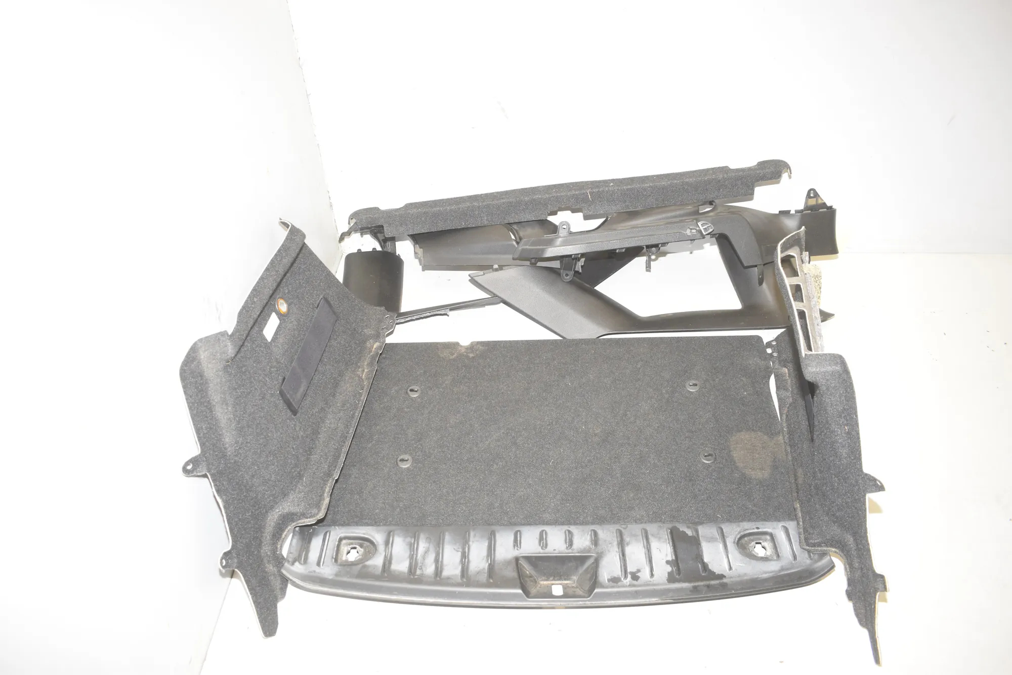 Trunk Trim Kit – OEM 7314755 · BMW i3 (I01) Hybrid 2014