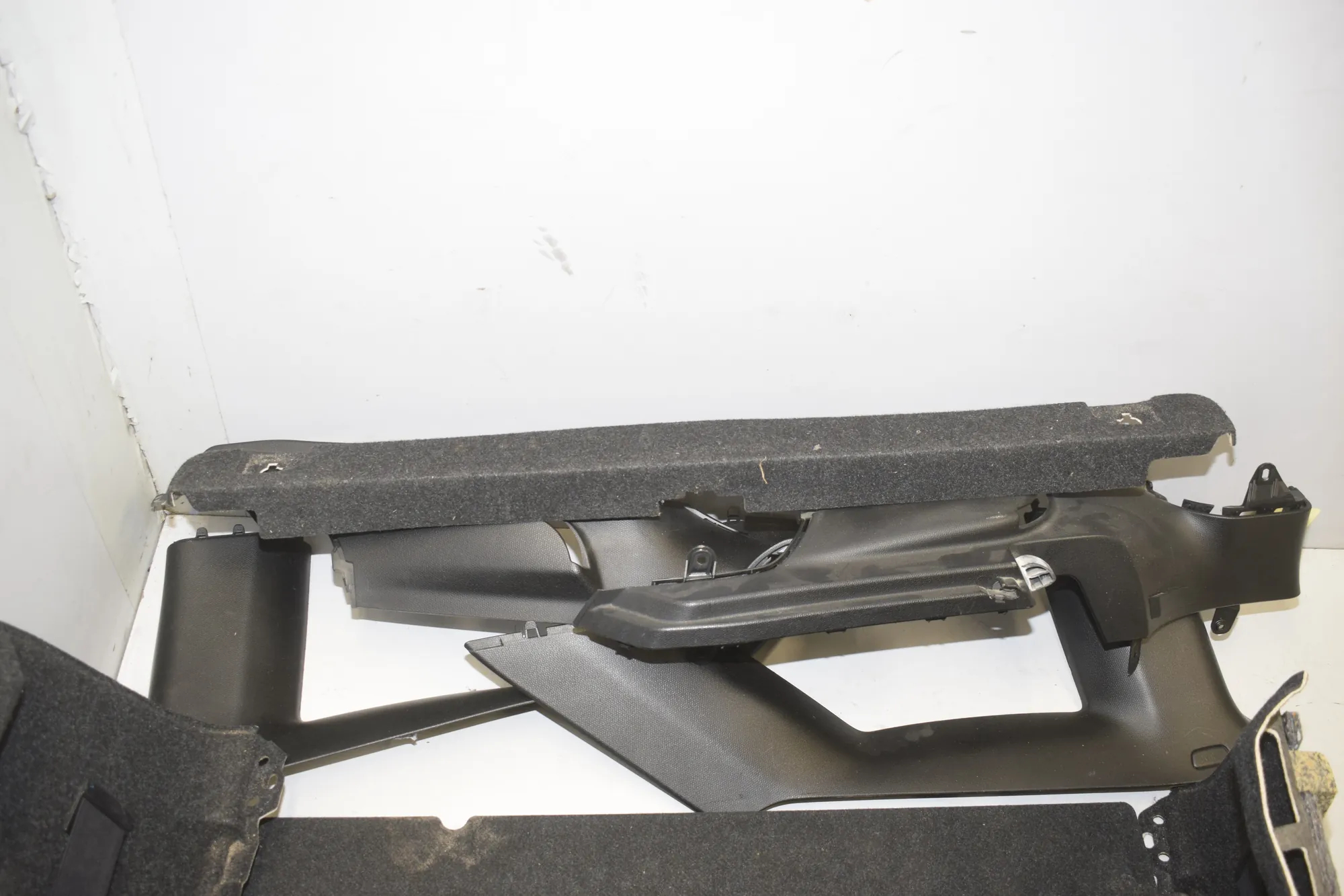 Trunk Trim Kit – OEM 7314755 · BMW i3 (I01) Hybrid 2014 – 5