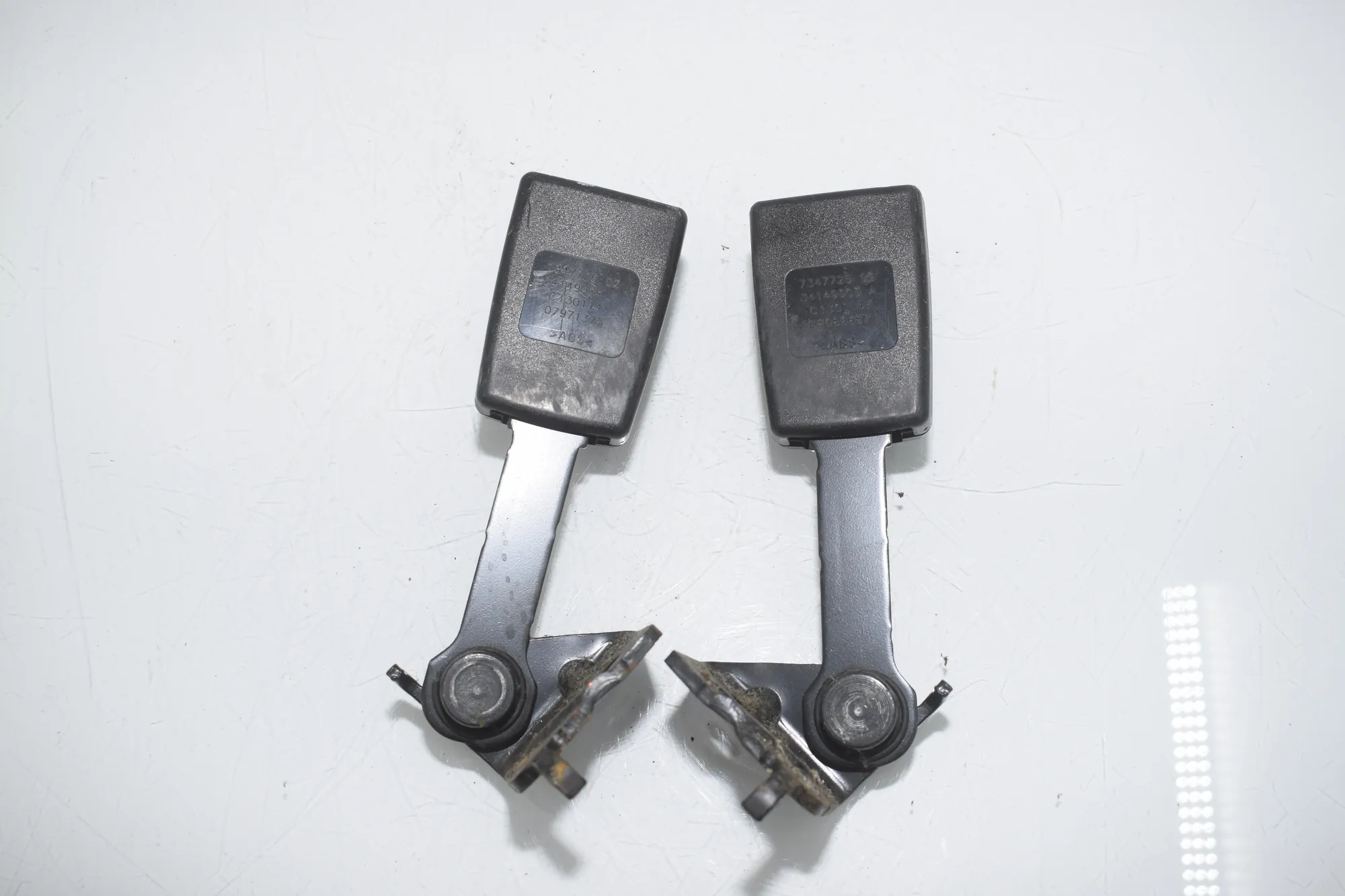 Rear Left Seat Buckle – OEM 7347726 · BMW i3 (I01) Hybrid 2014 – 2