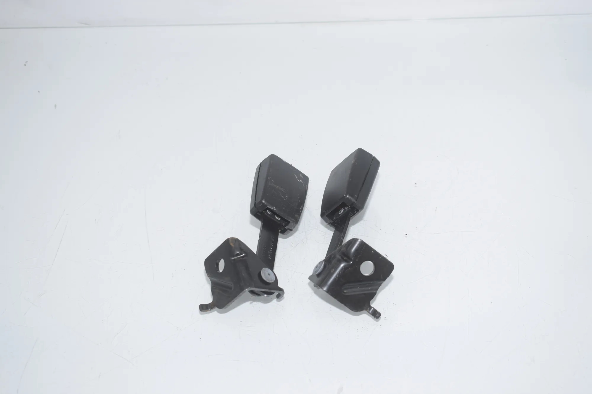 Rear Left Seat Buckle – OEM 7347726 · BMW i3 (I01) Hybrid 2014 – 3