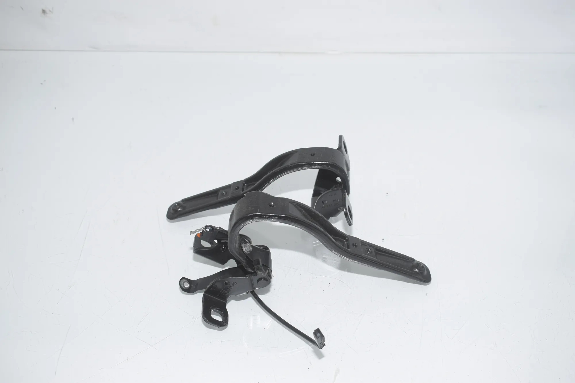 Tailgate Bootlid Hinge Set – OEM 7296773 · BMW i3 (I01) Hybrid 2014 – 2