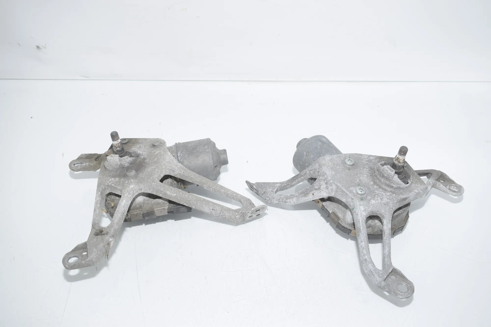 Front Windshield Wiper Mechanism – OEM 7304028 · BMW i3 (I01) Hybrid 2014