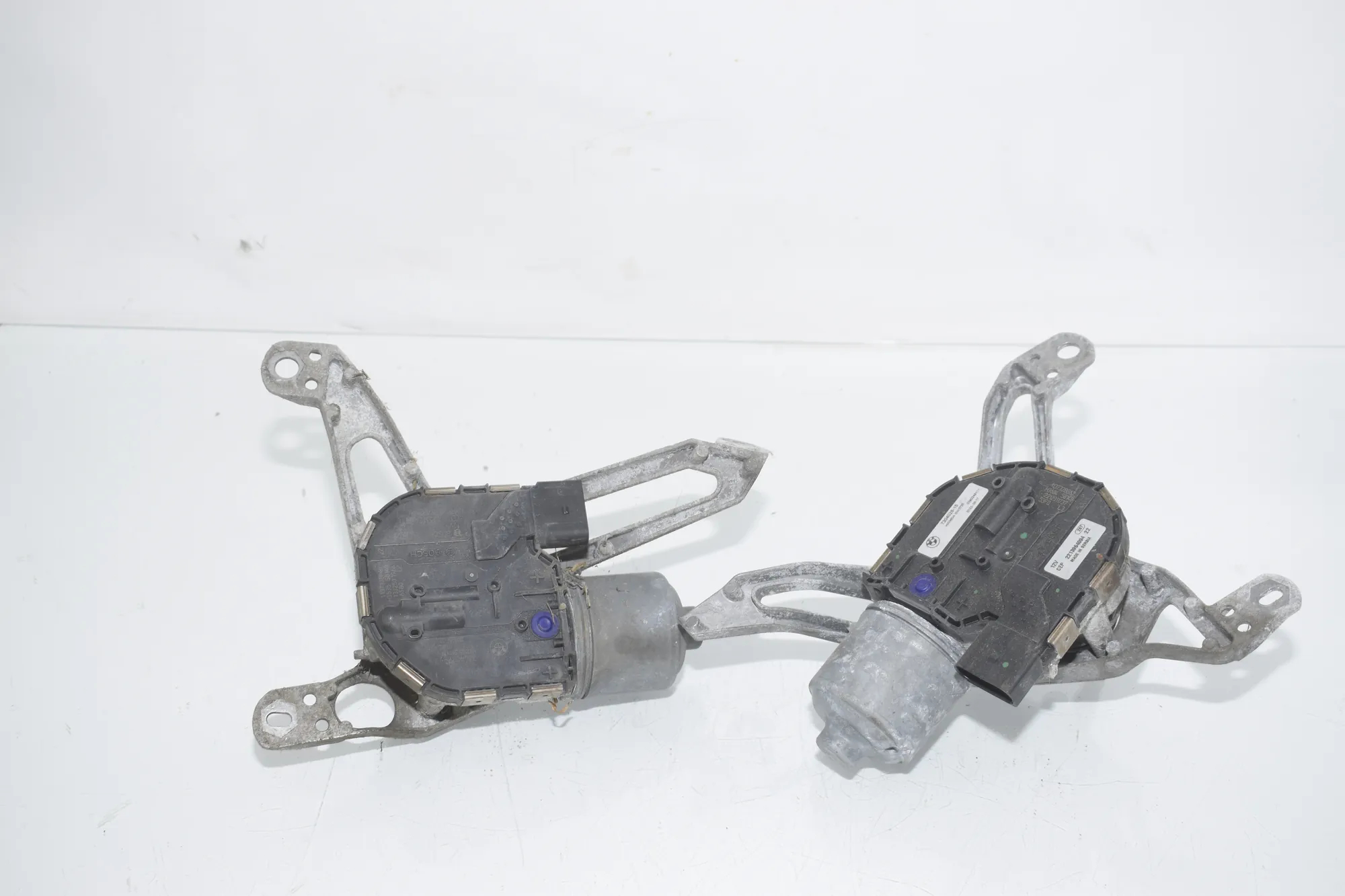 Front Windshield Wiper Mechanism – OEM 7304028 · BMW i3 (I01) Hybrid 2014 – 3
