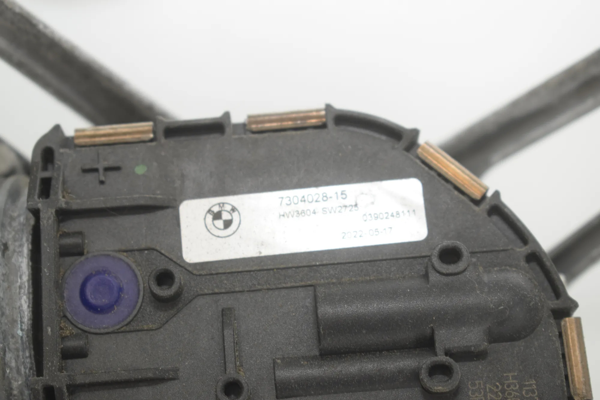 Front Windshield Wiper Mechanism – OEM 7304028 · BMW i3 (I01) Hybrid 2014 – 4