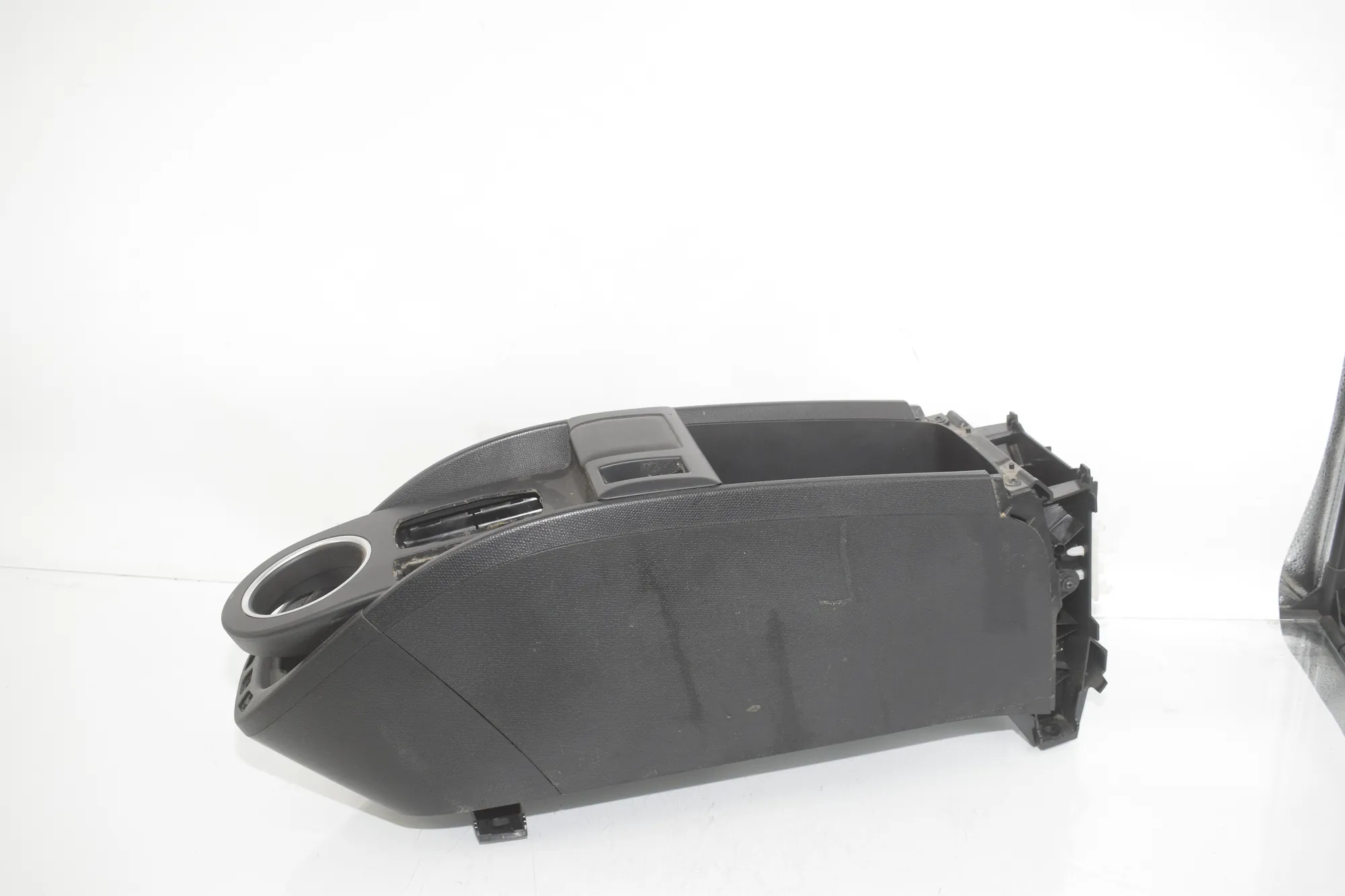 Center Console – OEM 9283166 · BMW i3 (I01) Hybrid 2014 – 3