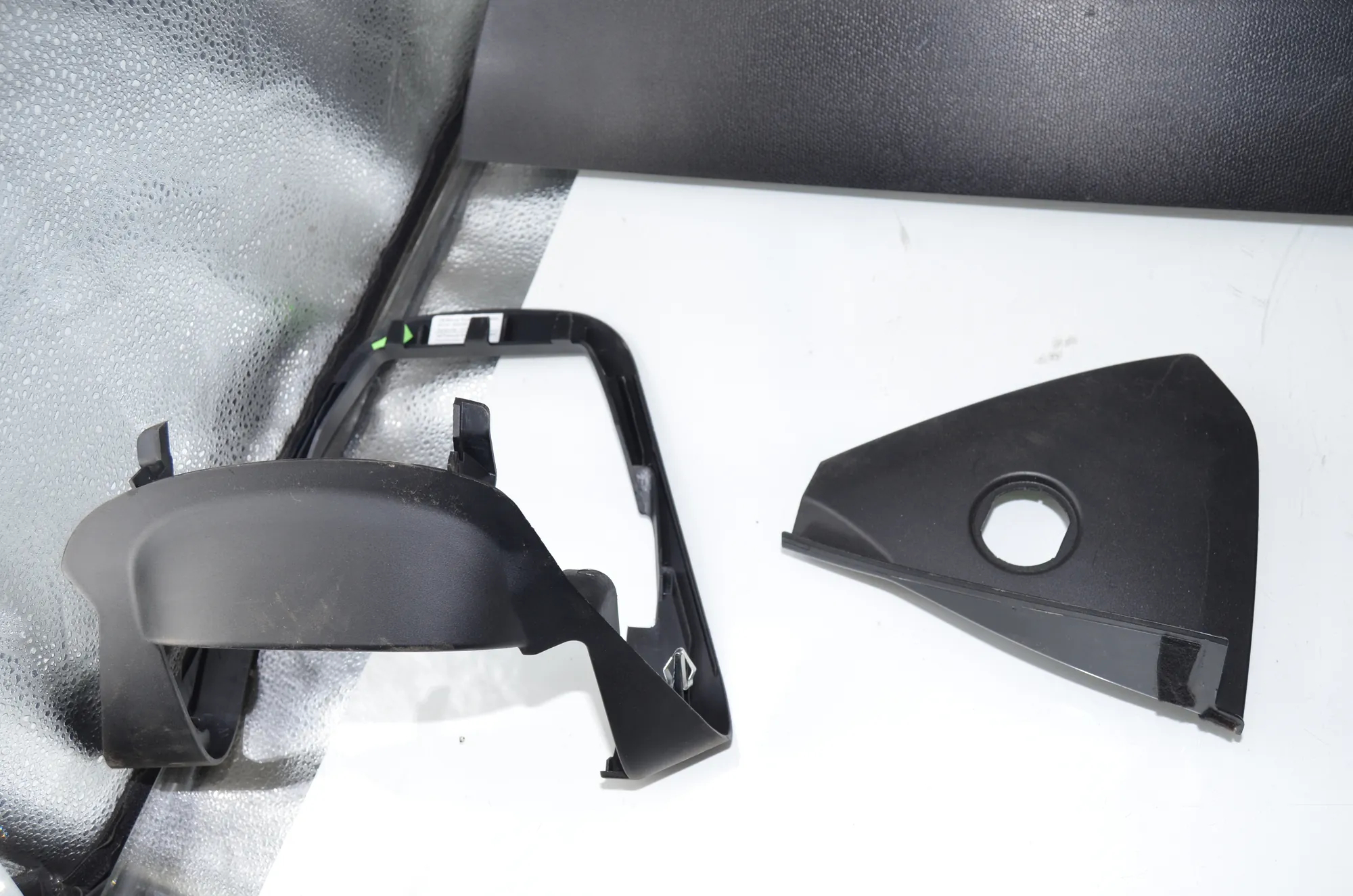 Dashboard Lower Trim – OEM 9303496 · BMW i3 (I01) Hybrid 2014 – 2
