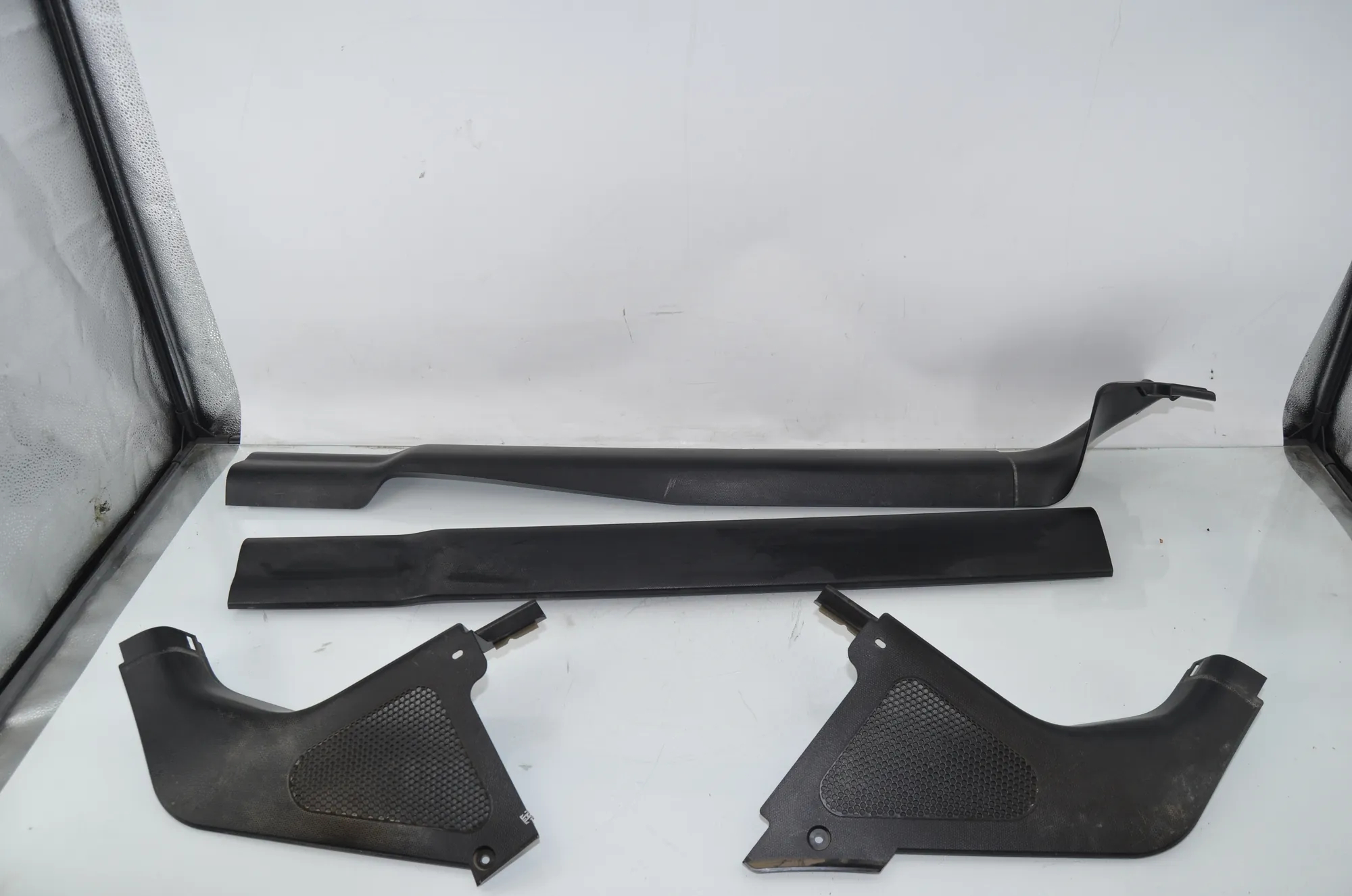 Front Right Interior Step Trim – OEM 7272418 · BMW i3 (I01) Hybrid 2014