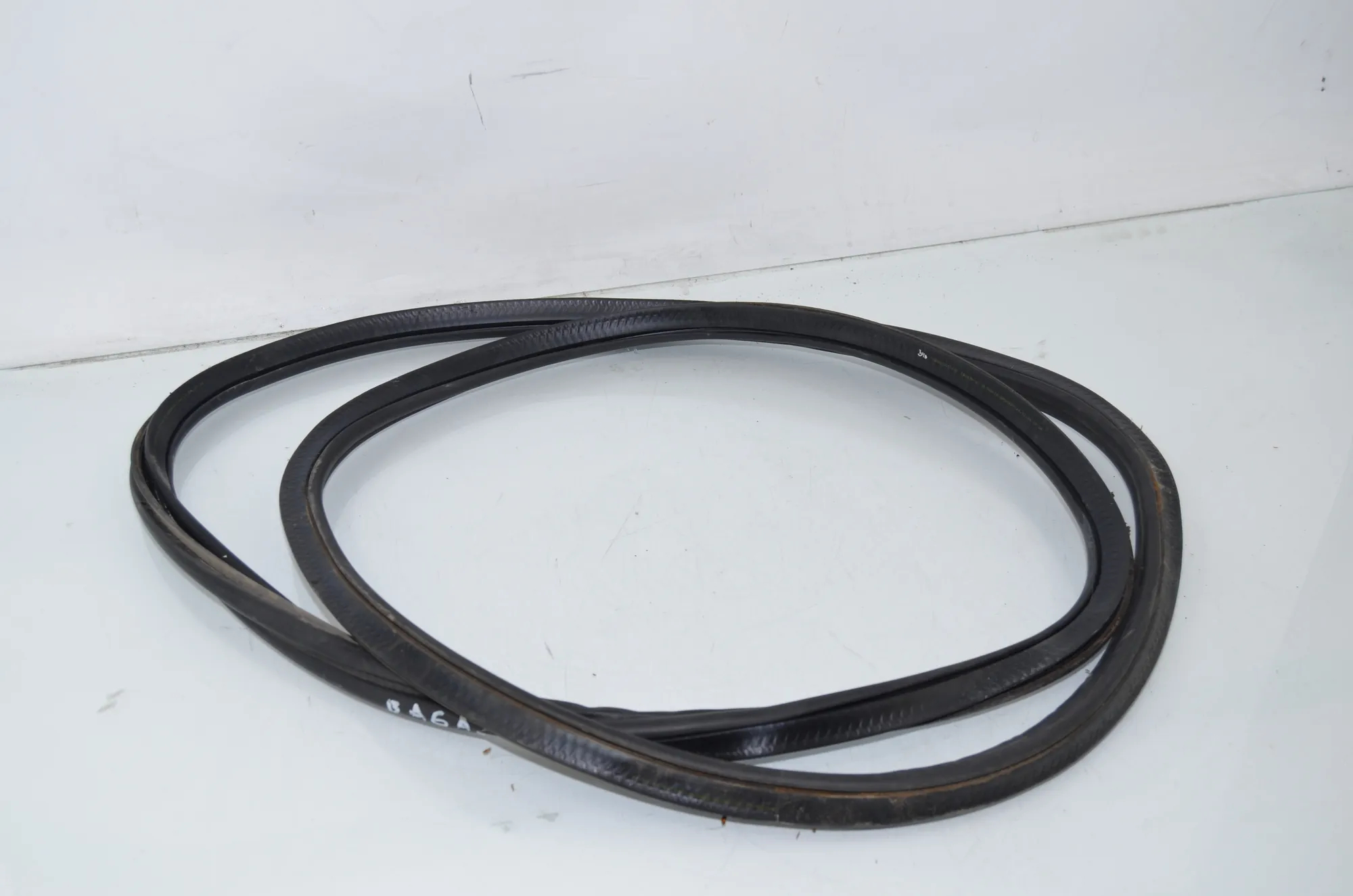 Tailgate Rubber Seal – OEM 7439016 · BMW i3 (I01) Hybrid 2014 – 2