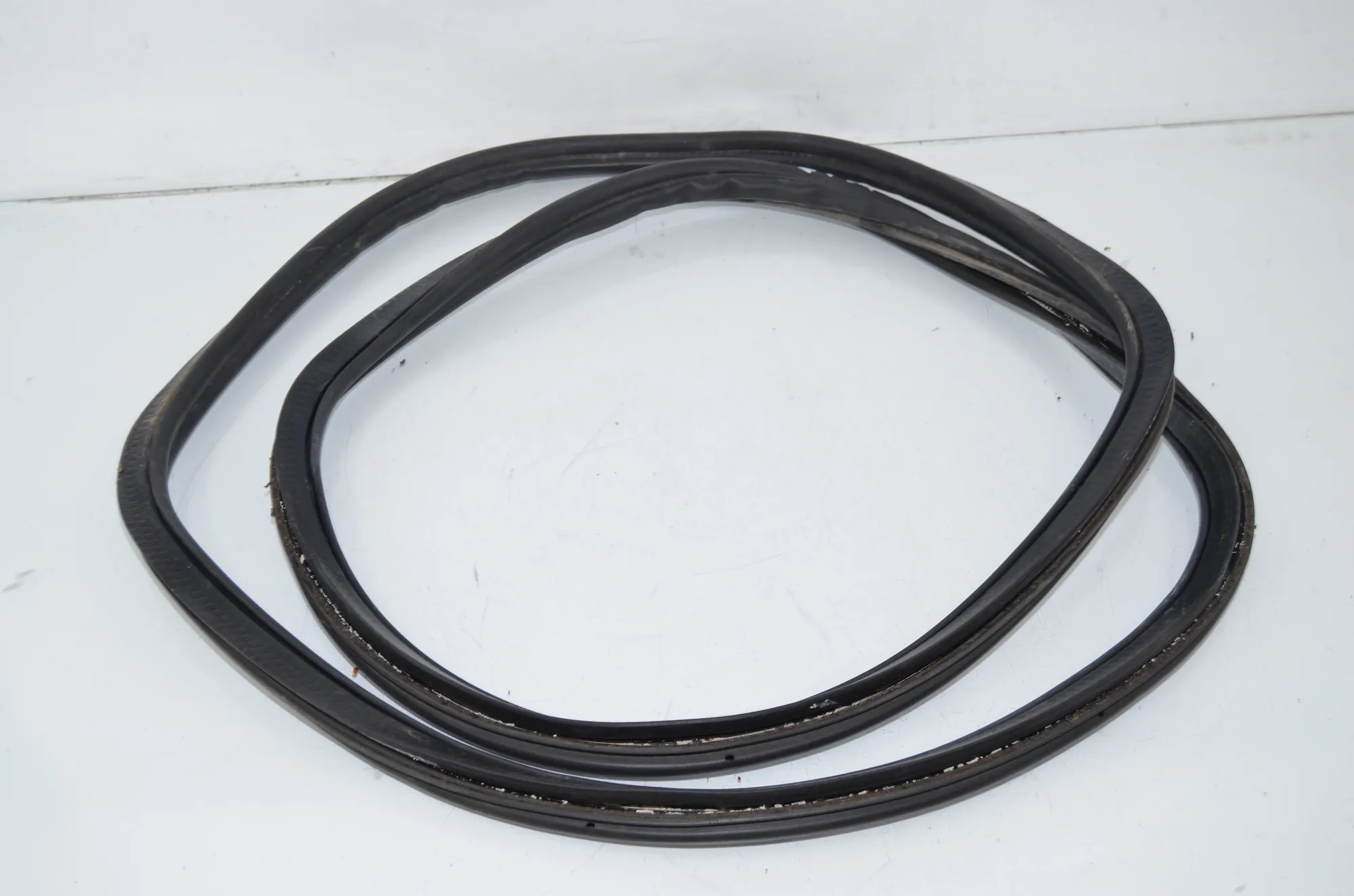 Tailgate Rubber Seal – OEM 7439016 · BMW i3 (I01) Hybrid 2014 – 3