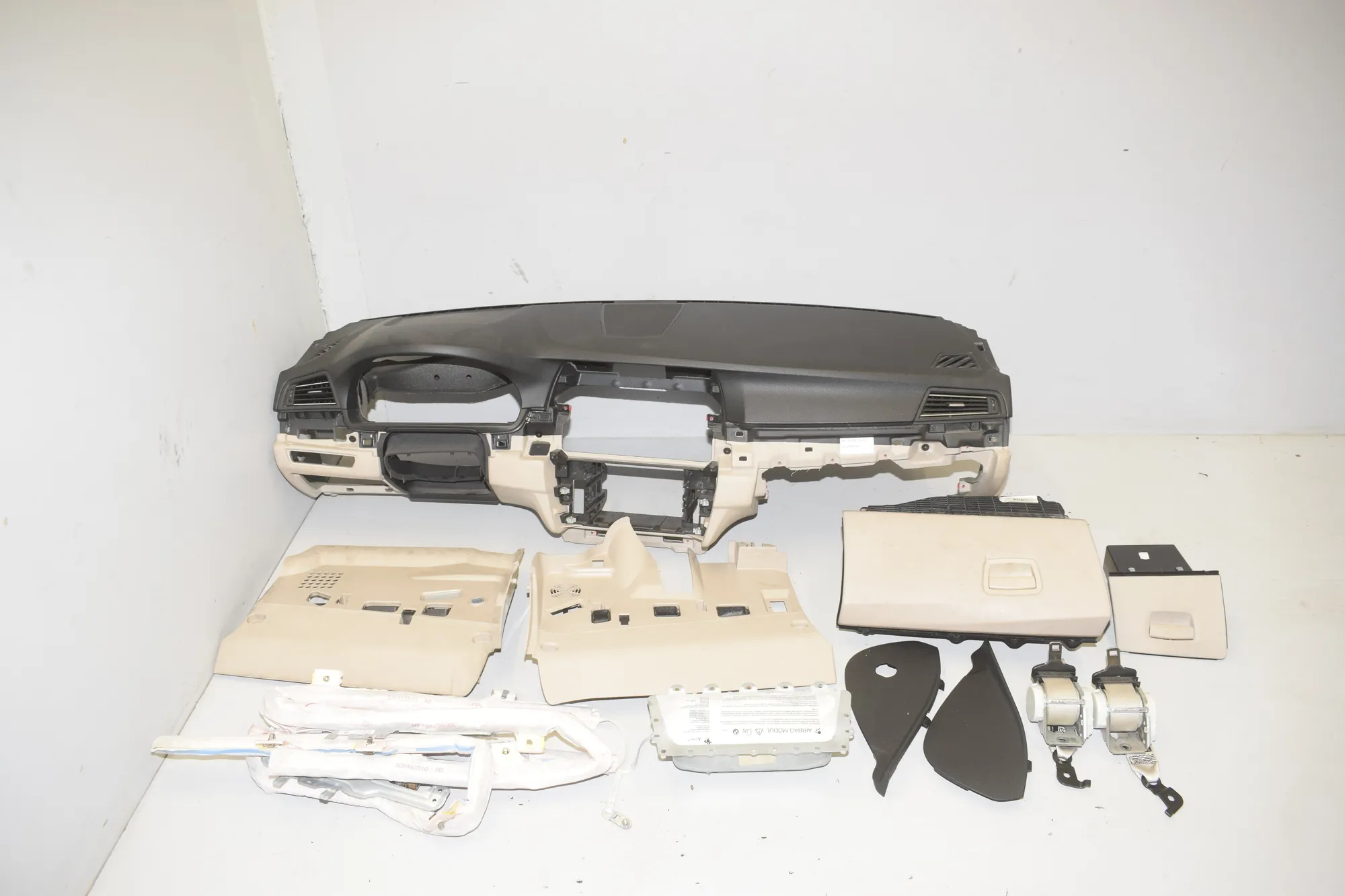 Dashboard – OEM 9218716 · BMW 5 Touring (F11) 530 d xDrive 2012