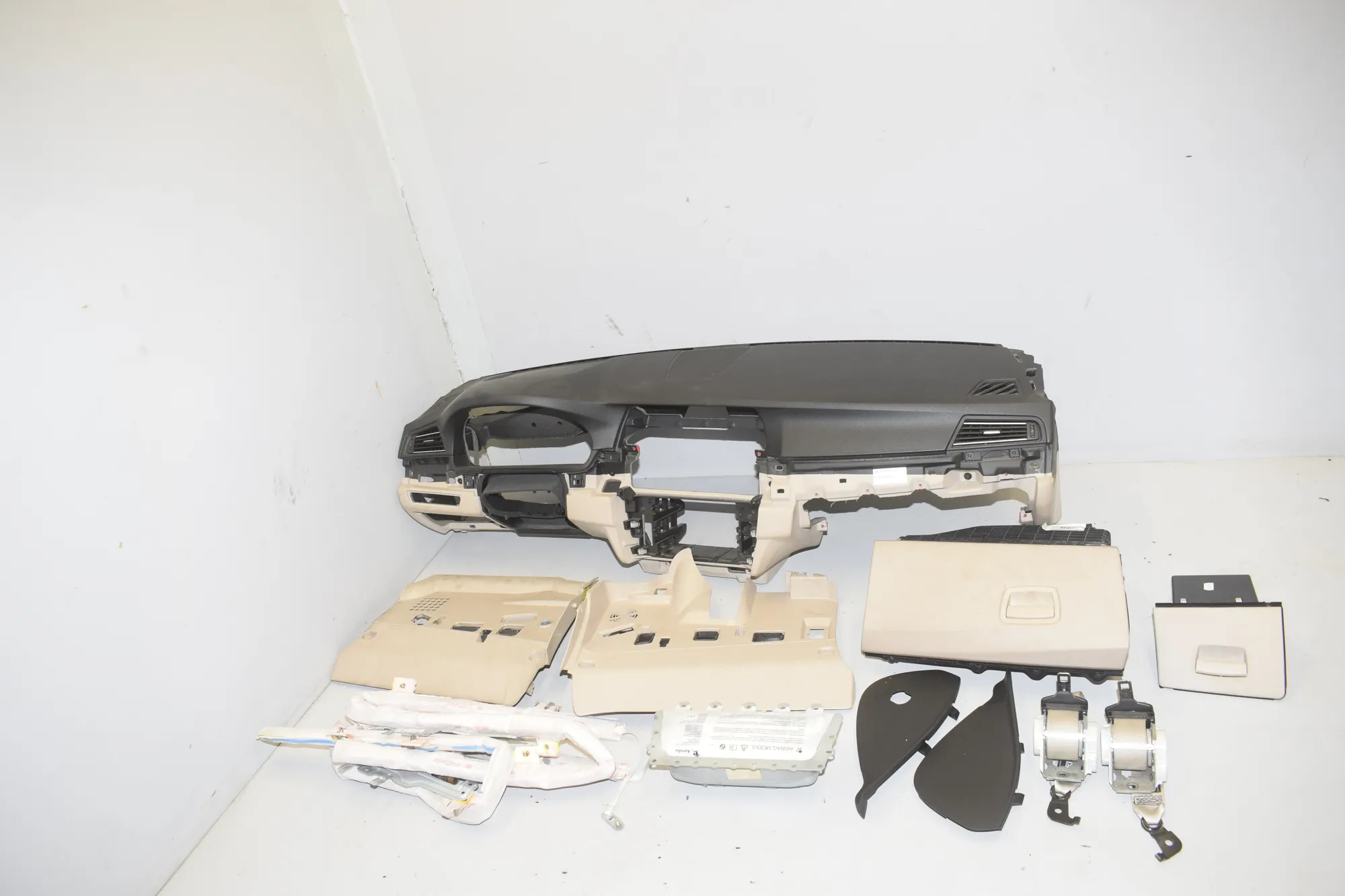 Dashboard – OEM 9218716 · BMW 5 Touring (F11) 530 d xDrive 2012 – 4