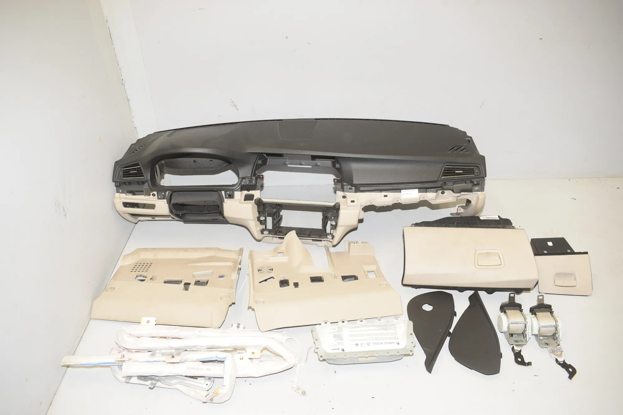Dashboard – OEM 9218716 · BMW 5 Touring (F11) 530 d xDrive 2012 – 3