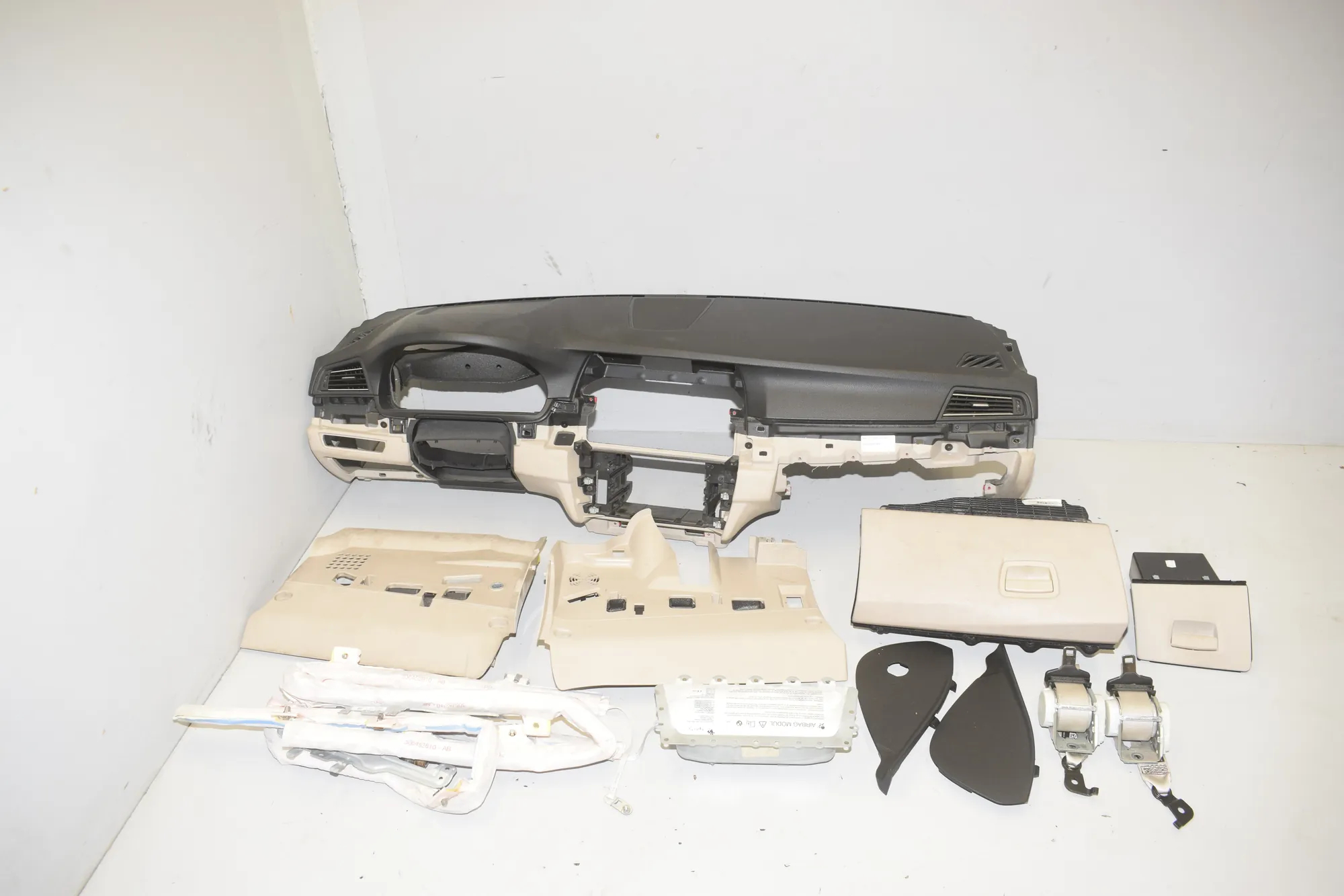 Dashboard – OEM 9218716 · BMW 5 Touring (F11) 530 d xDrive 2012 – 2