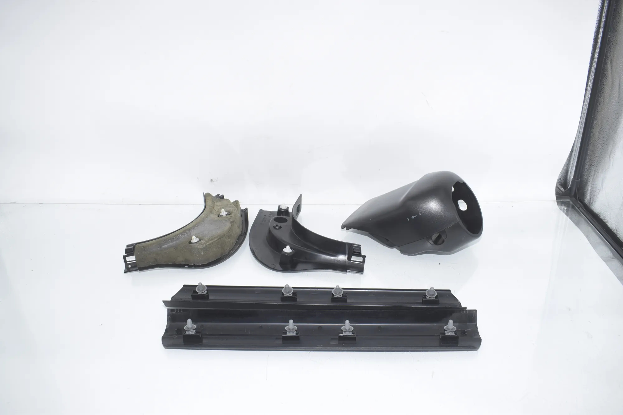 Front Right Interior Step Trim – OEM 9162721 · BMW 5 Touring (F11) 530 d xDrive 2012 – 3