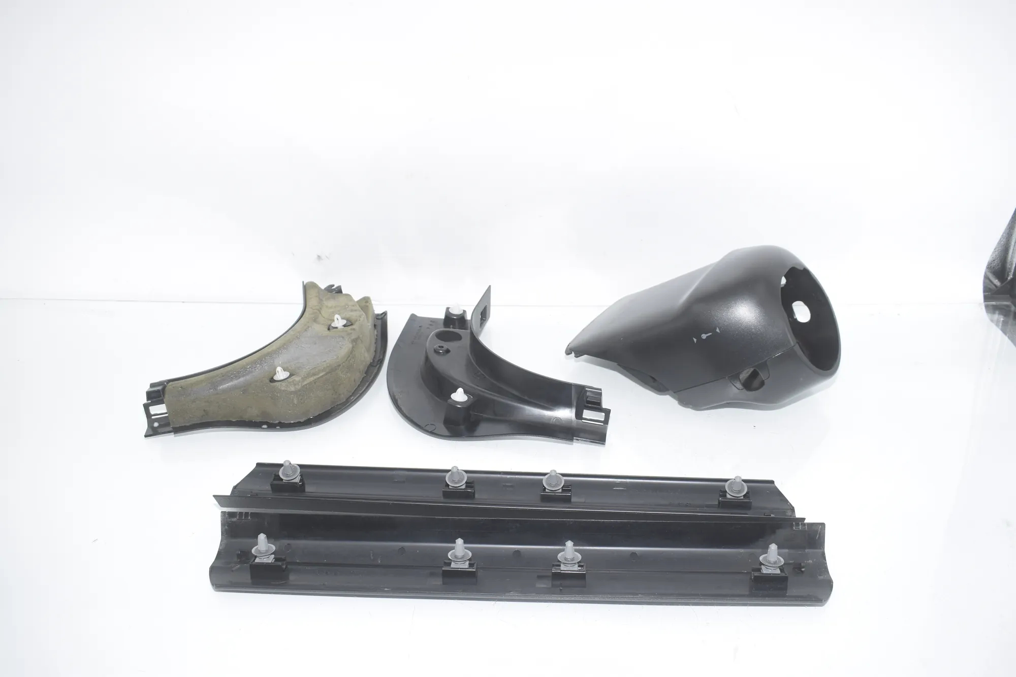 Front Right Interior Step Trim – OEM 9162721 · BMW 5 Touring (F11) 530 d xDrive 2012 – 4
