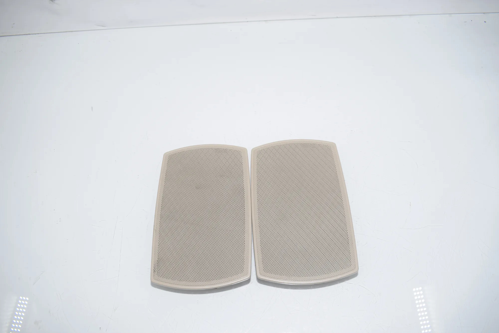 Loudspeaker Cover – OEM 7115656 · BMW 5 Touring (F11) 530 d xDrive 2012 – 2
