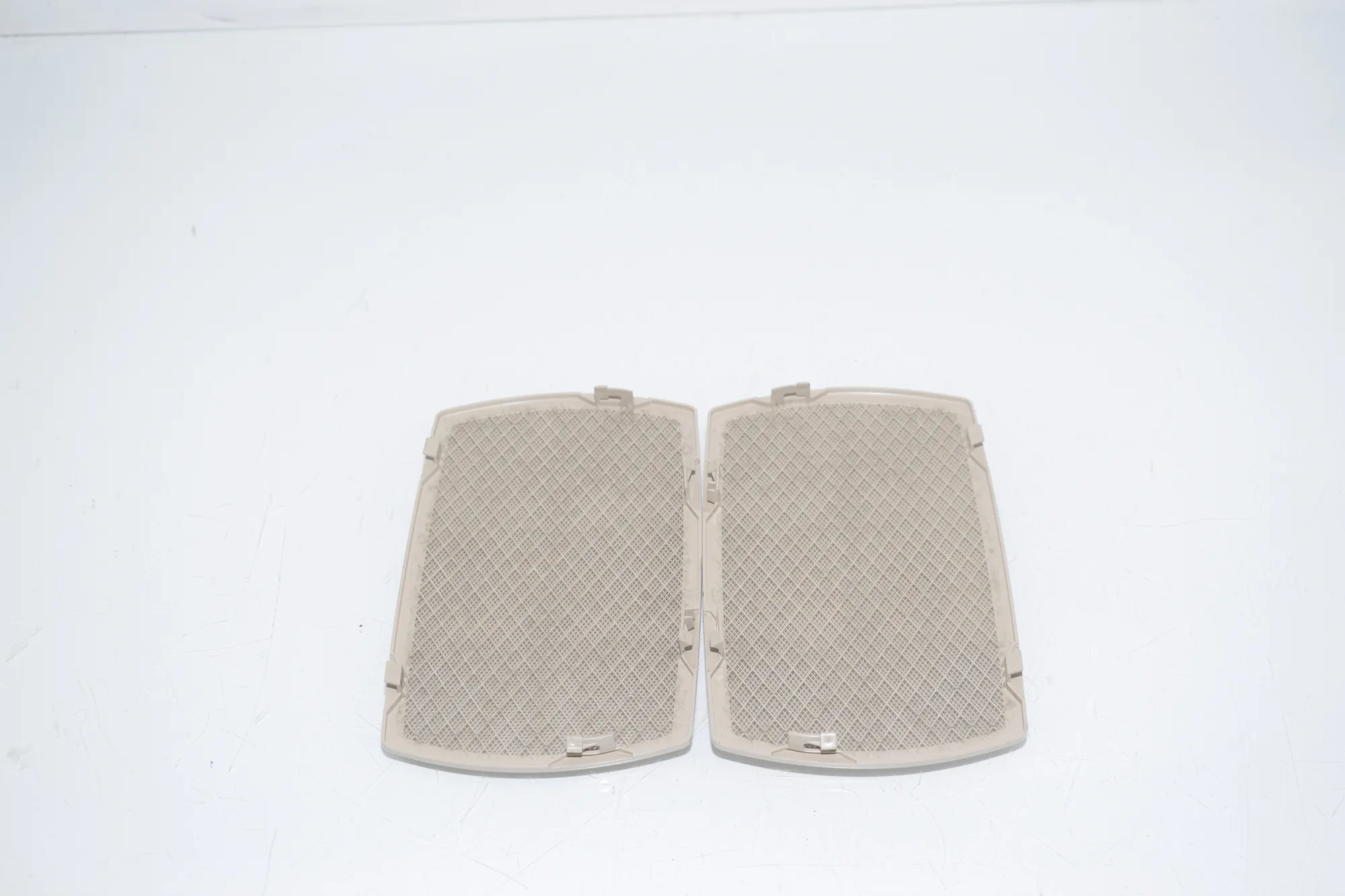 Loudspeaker Cover – OEM 7115656 · BMW 5 Touring (F11) 530 d xDrive 2012 – 4