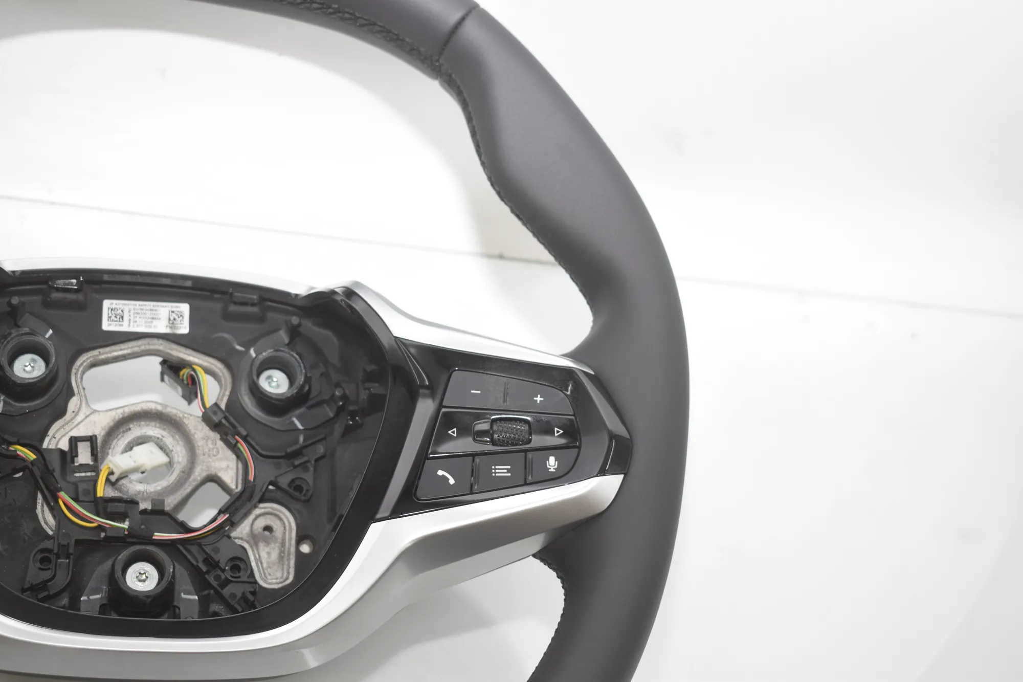 Steering Wheel – OEM 5B3A9B9 · BMW i4 (G26) BMW i4 (G26) eDrive35 2022 – 7