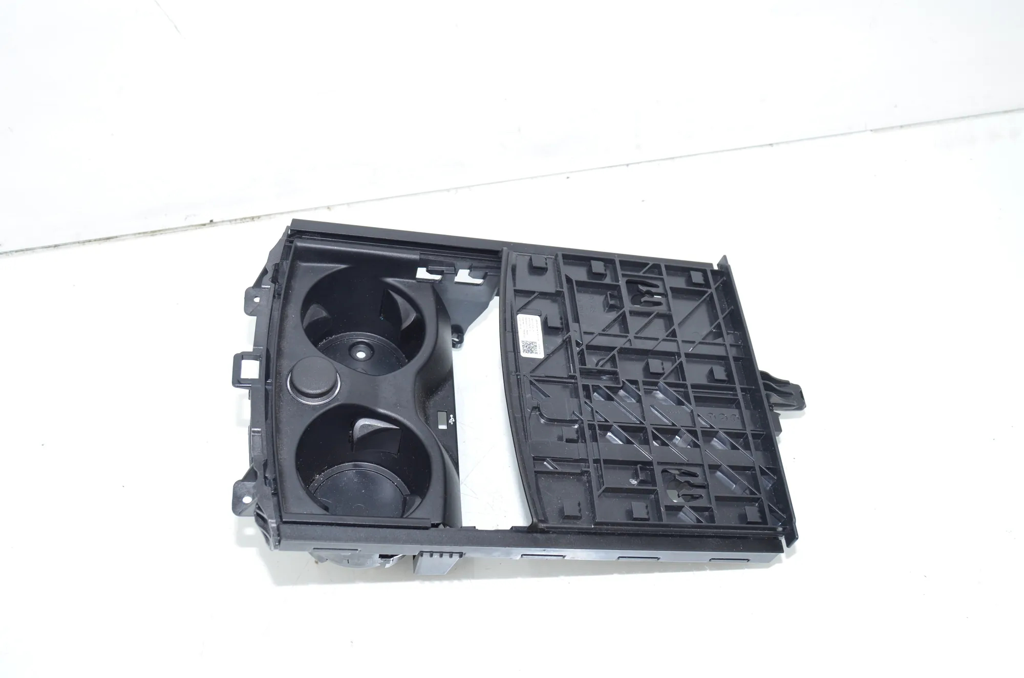 Cup Holder – OEM 6801508 · BMW 5 (G30) (2016 - -) M 550 d xDrive 2020 – 2