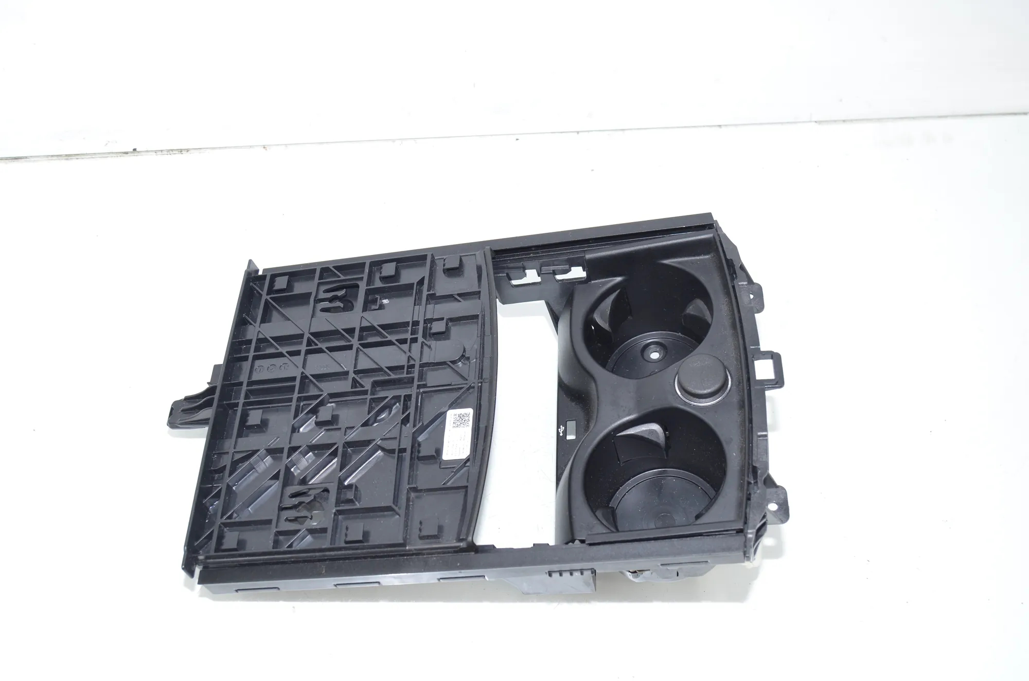 Cup Holder – OEM 6801508 · BMW 5 (G30) (2016 - -) M 550 d xDrive 2020