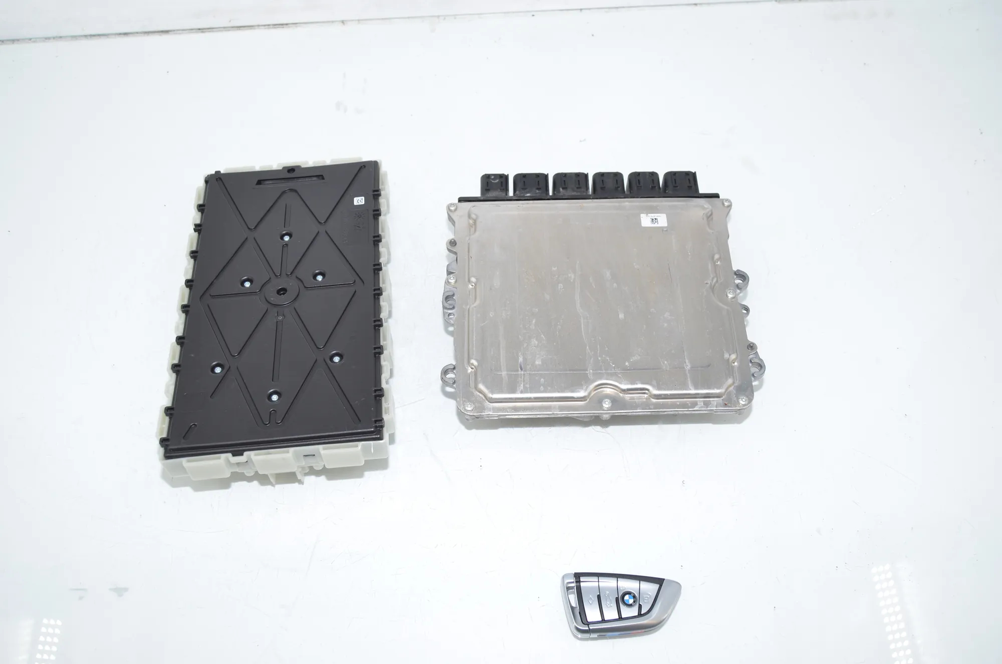 Engine Ignition ECU Set – OEM 9888816 · BMW 5 (G30) (2016 - -) M 550 d xDrive 2020 – 5