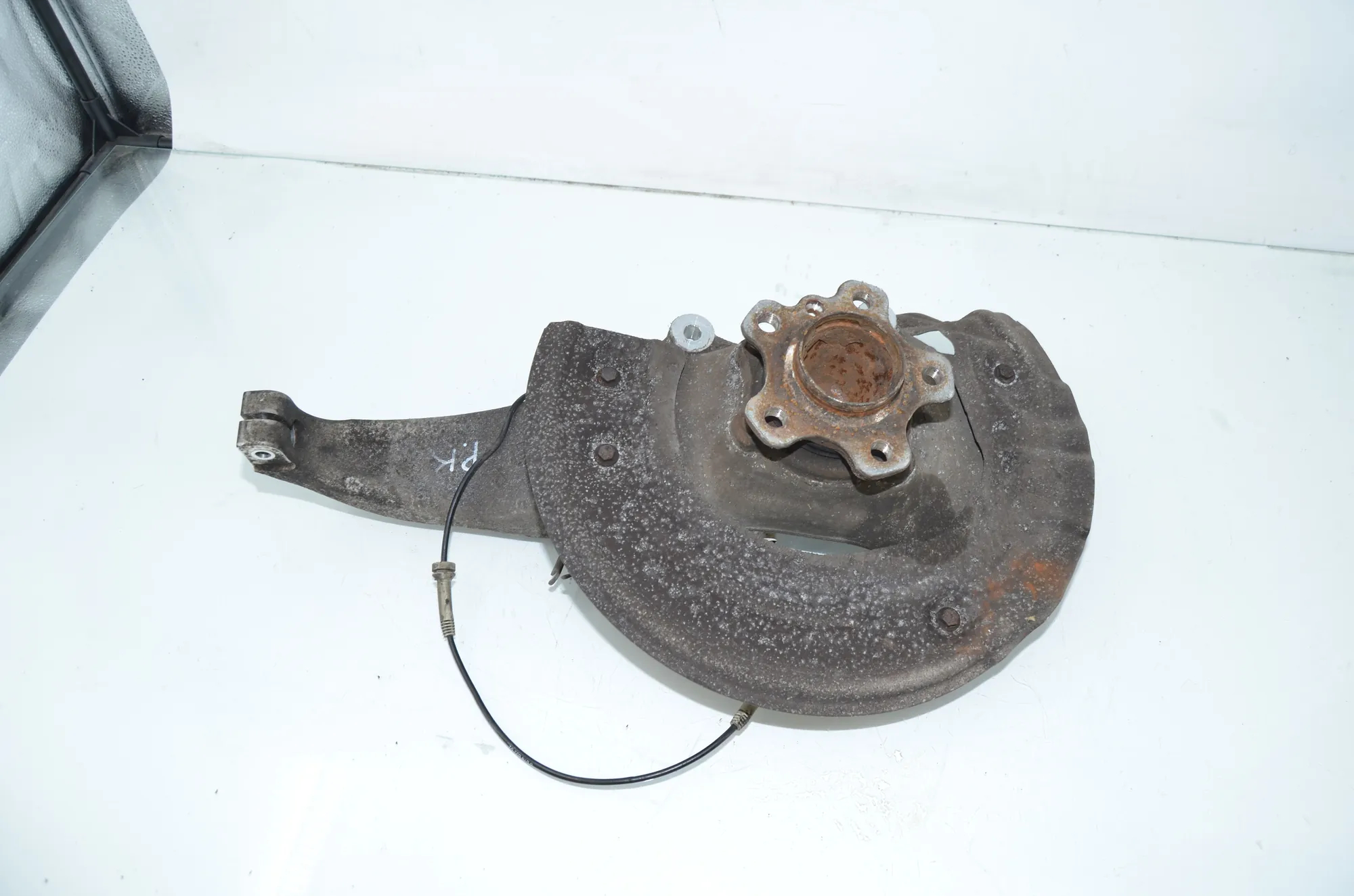Front Left Wheel Hub – OEM 6884381 · BMW 5 Touring (G31) (2017 - -) 520 d 2019 – 2