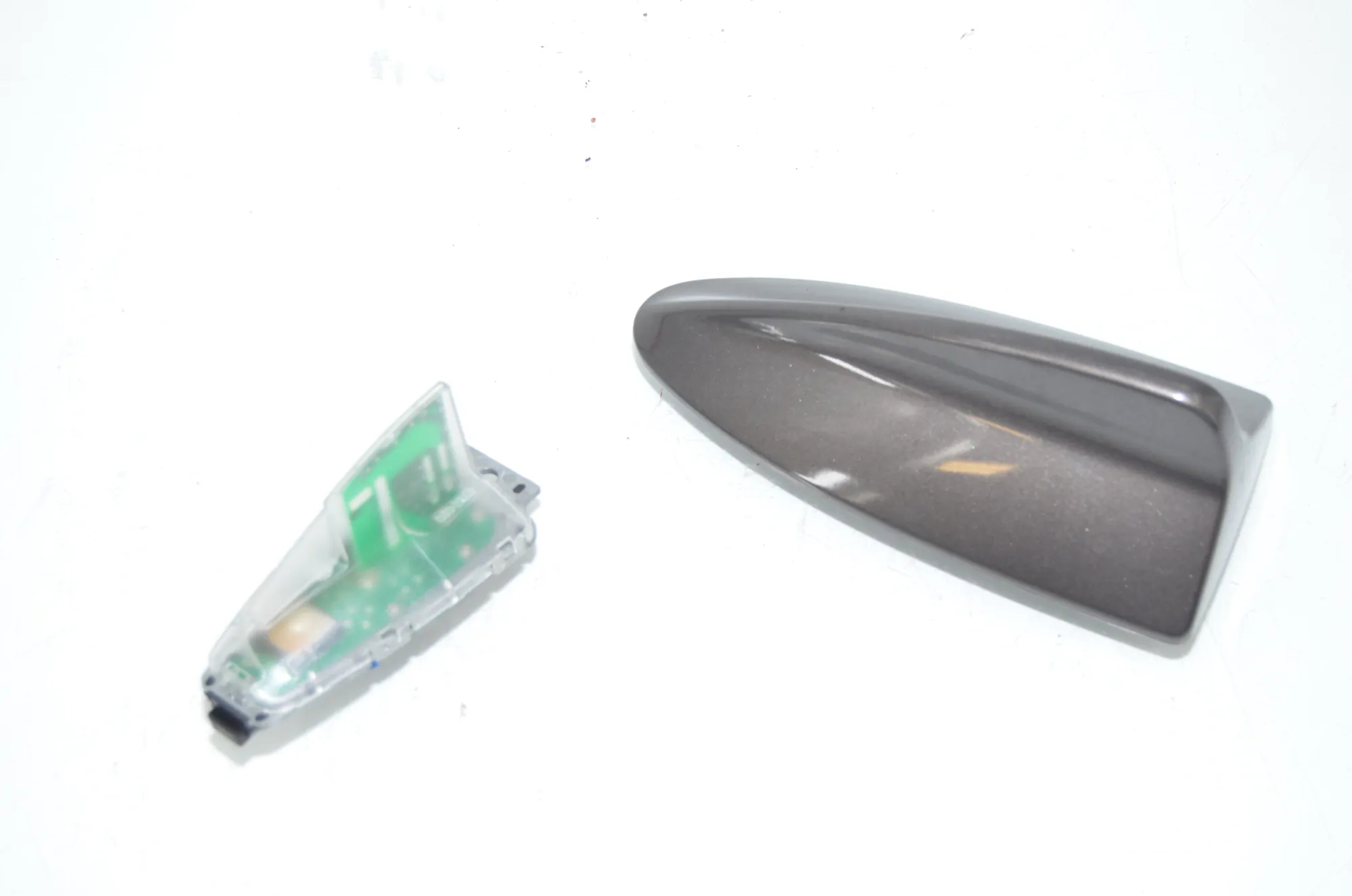 Antenna – OEM 6950704 · BMW 5 Touring (F11) 530 d xDrive 2012 – 2