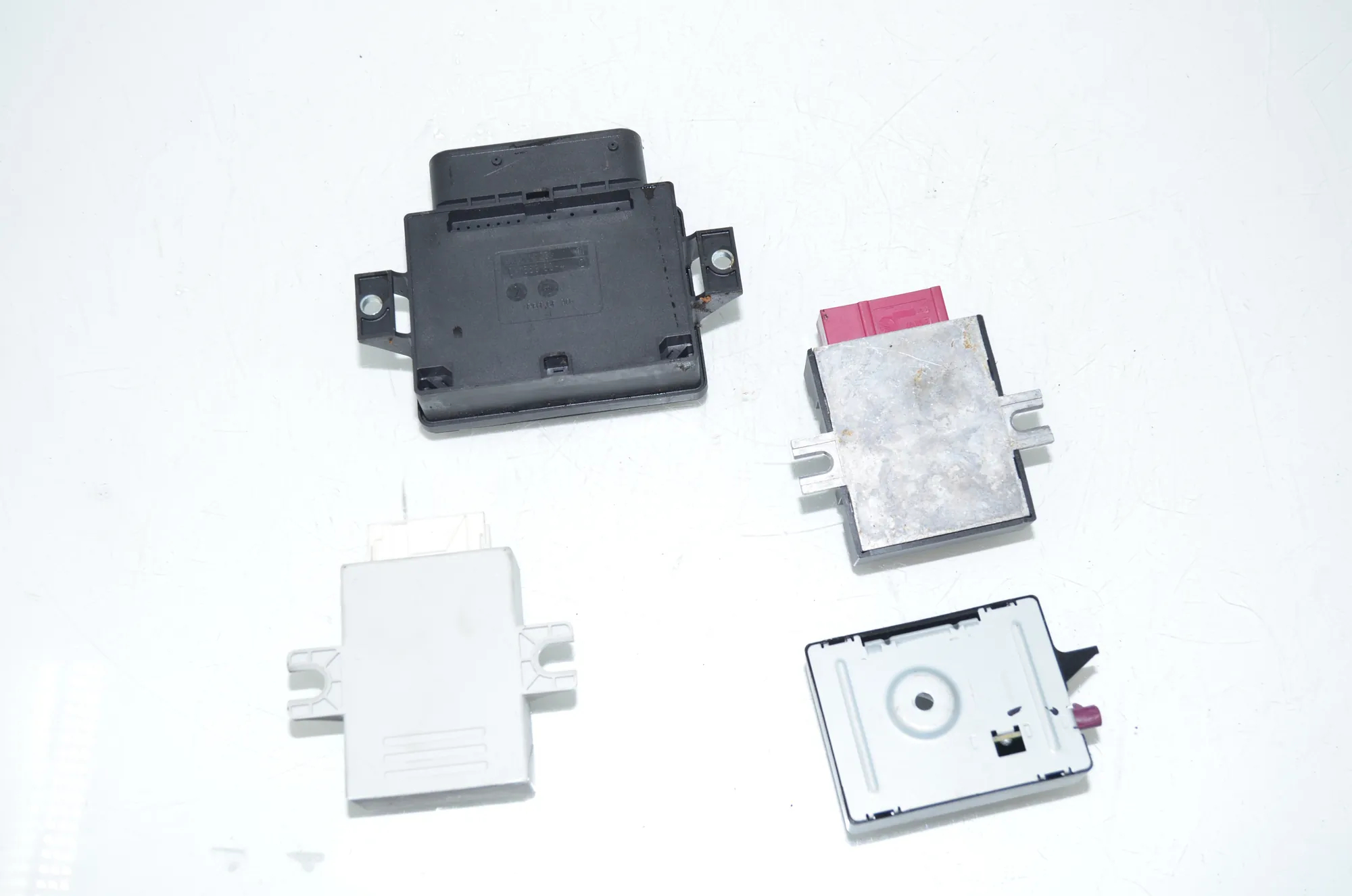 Other Control Units – OEM 6857943 · BMW 5 Touring (F11) 530 d xDrive 2012 – 6