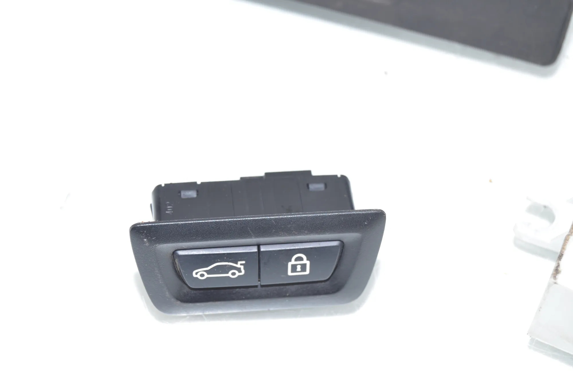 Other Control Units – OEM 7333928 · BMW 5 Touring (F11) 530 d xDrive 2012 – 3
