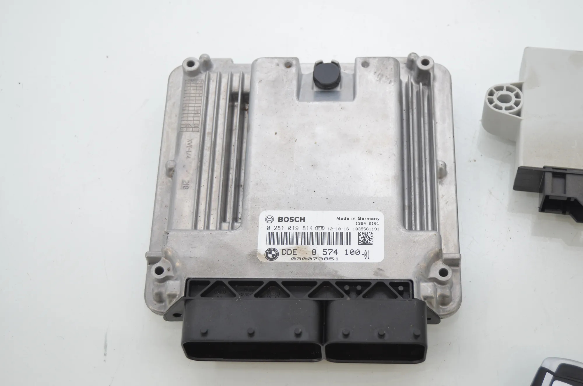 Engine Ignition ECU Set – OEM 8574100 · BMW 5 Touring (F11) 530 d xDrive 2012 – 4