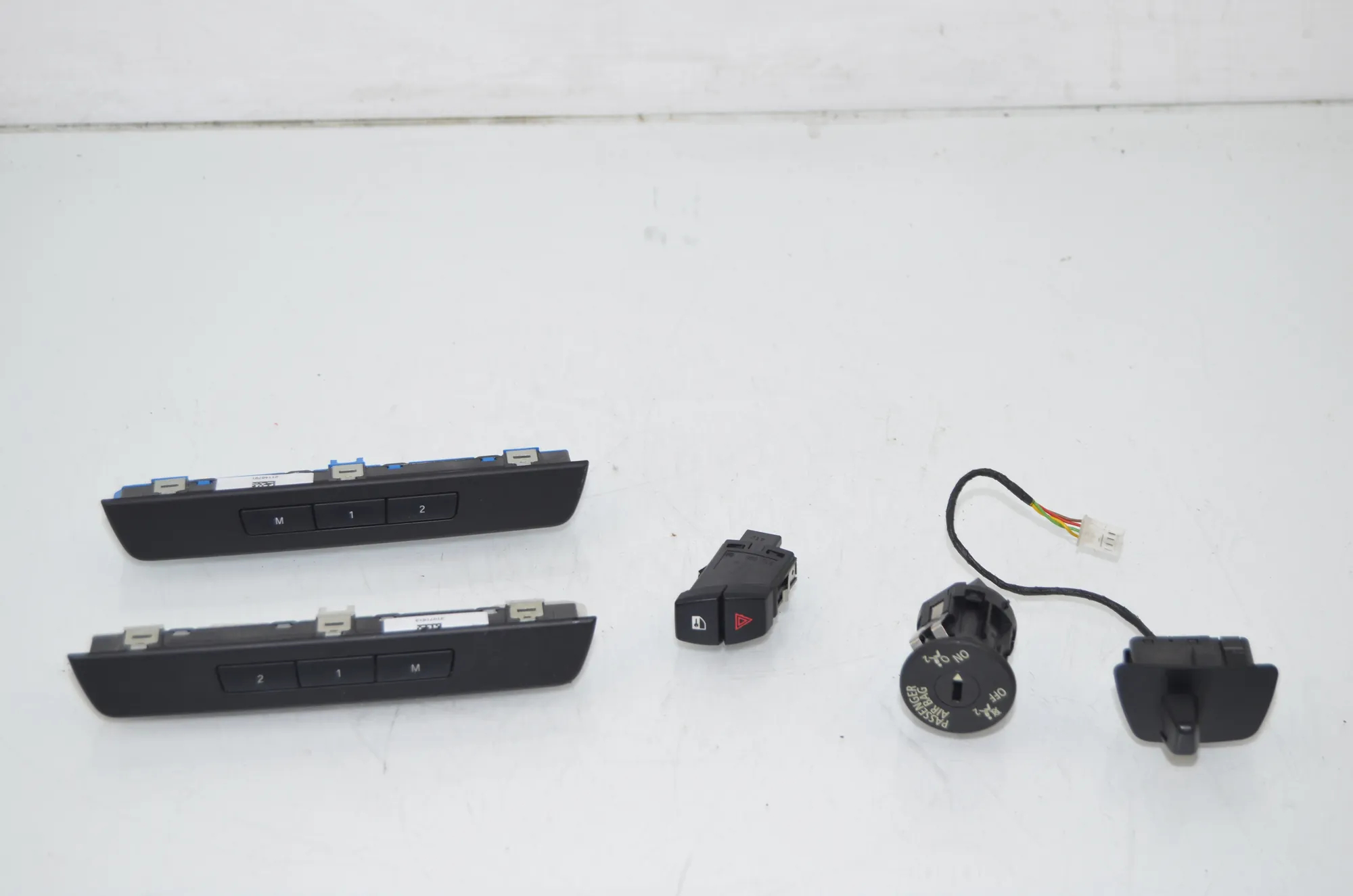 Switches – OEM 9215748 · BMW 5 Touring (F11) 530 d xDrive 2012