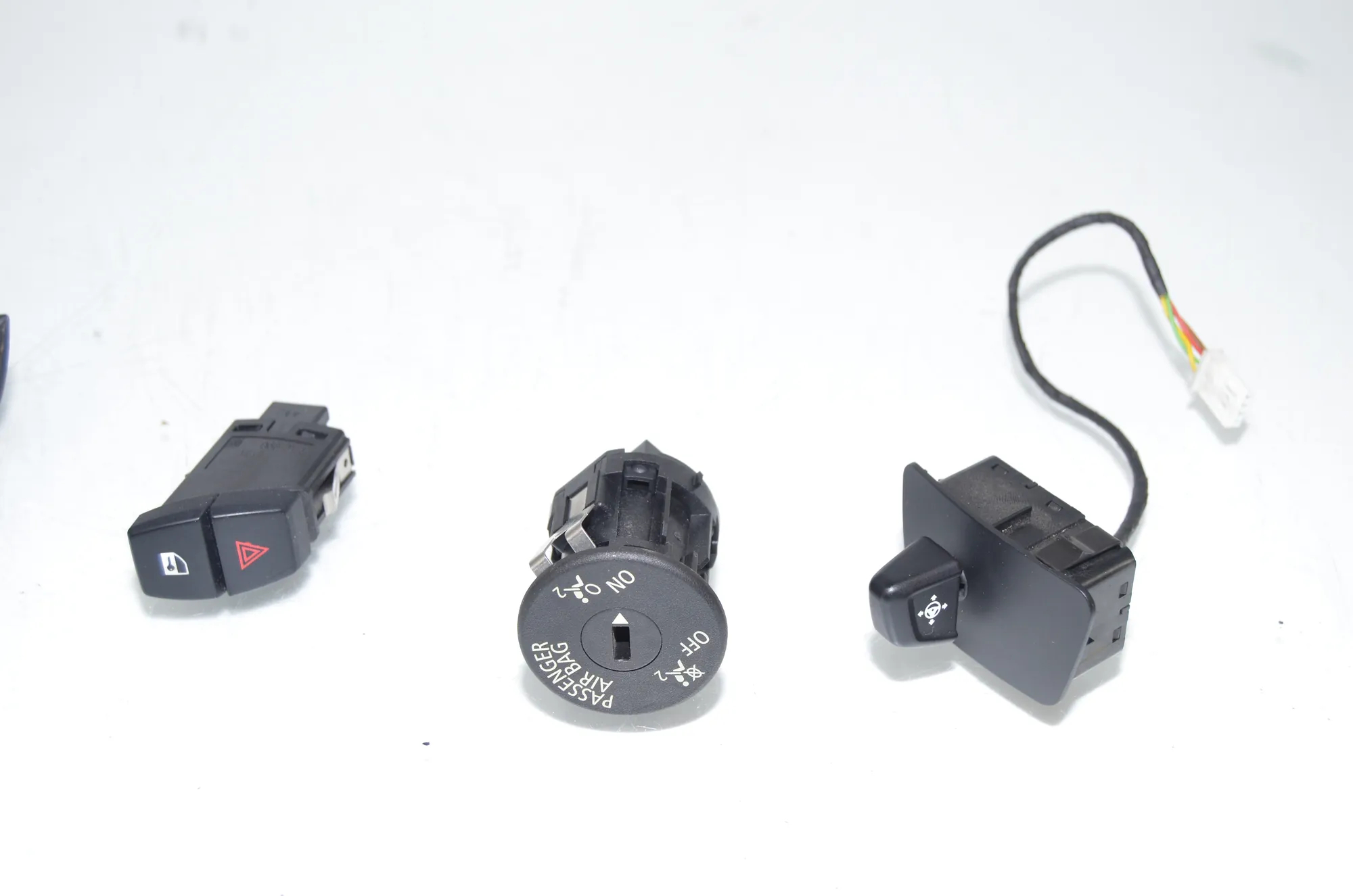 Switches – OEM 9215748 · BMW 5 Touring (F11) 530 d xDrive 2012 – 2