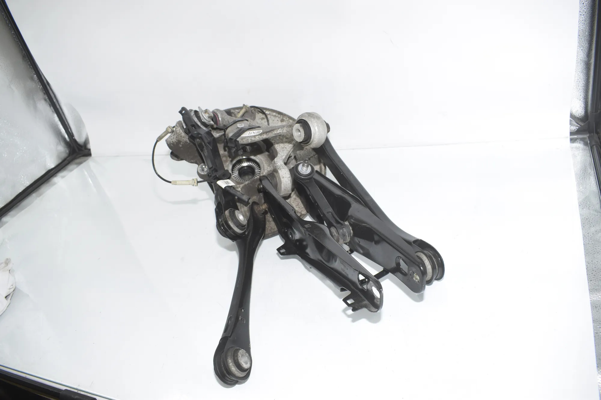 Rear Right Wheel Hub – OEM 6861138 · BMW 5 Touring (G31) (2017 - -) 520 d 2019 – 2