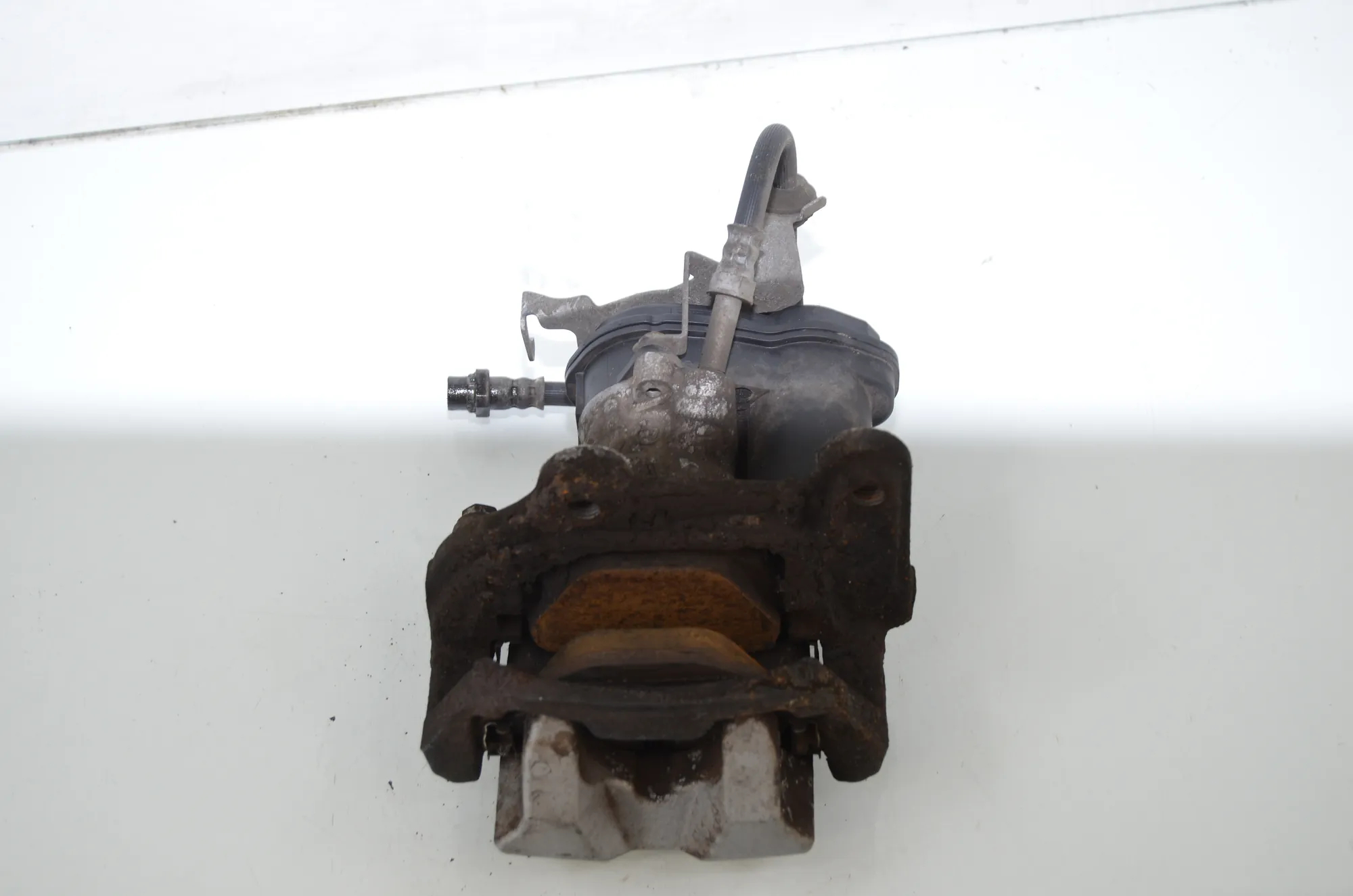Rear Left Brake Caliper – OEM 6870575 · BMW 5 Touring (G31) (2017 - -) 520 d 2019 – 3
