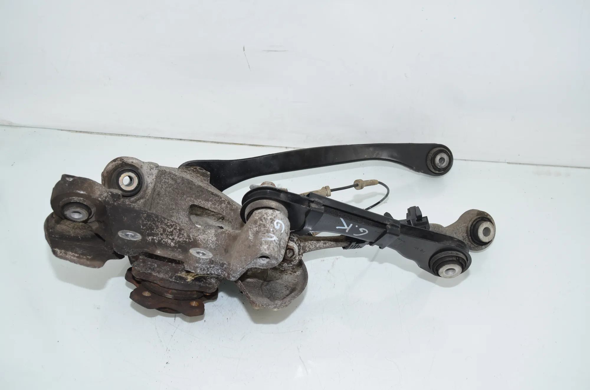 Rear Left Wheel Hub Spindle – OEM 6861137 · BMW 5 Touring (G31) (2017 - -) 520 d 2019 – 4
