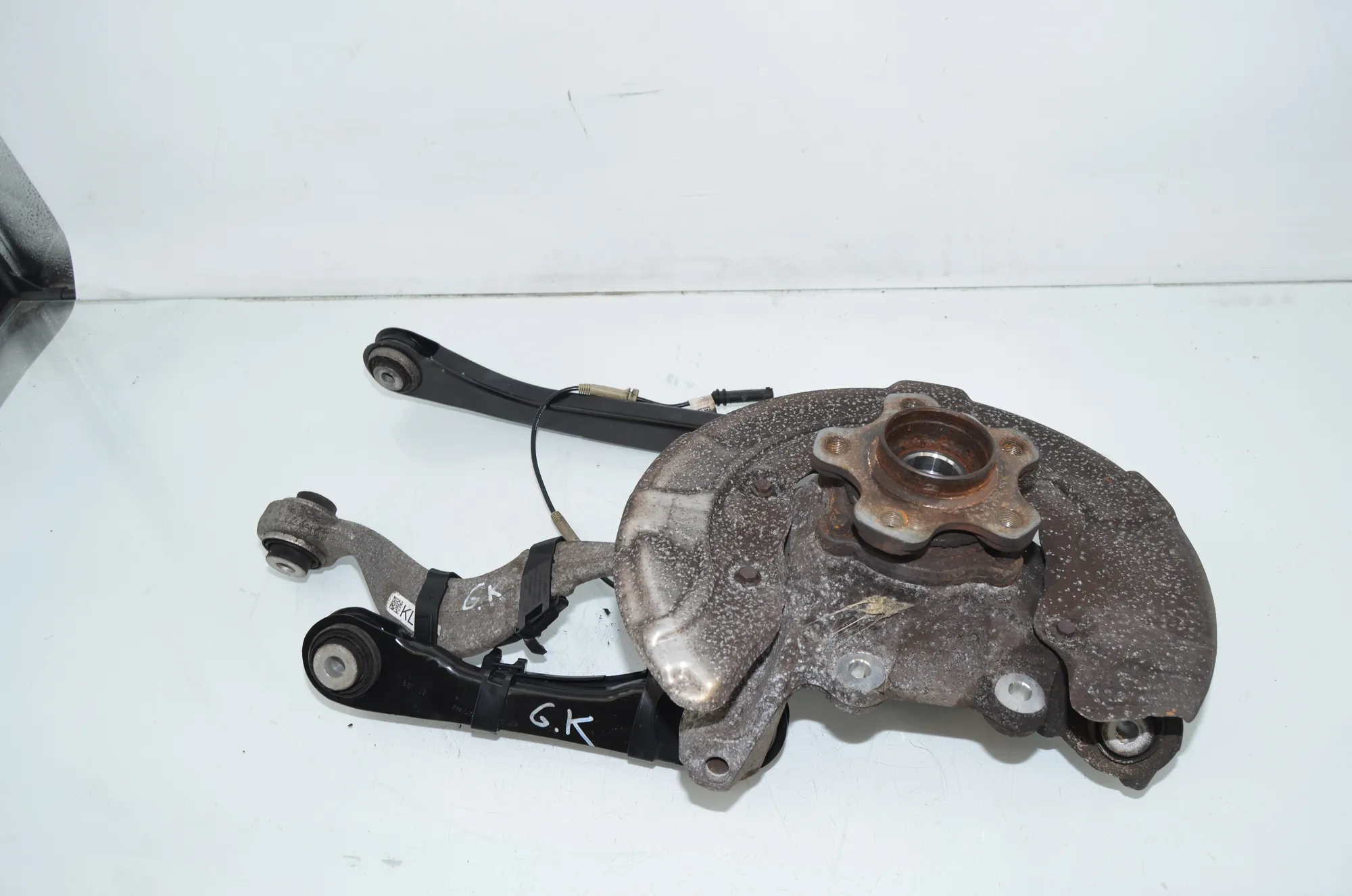 Rear Left Wheel Hub Spindle – OEM 6861137 · BMW 5 Touring (G31) (2017 - -) 520 d 2019 – 2